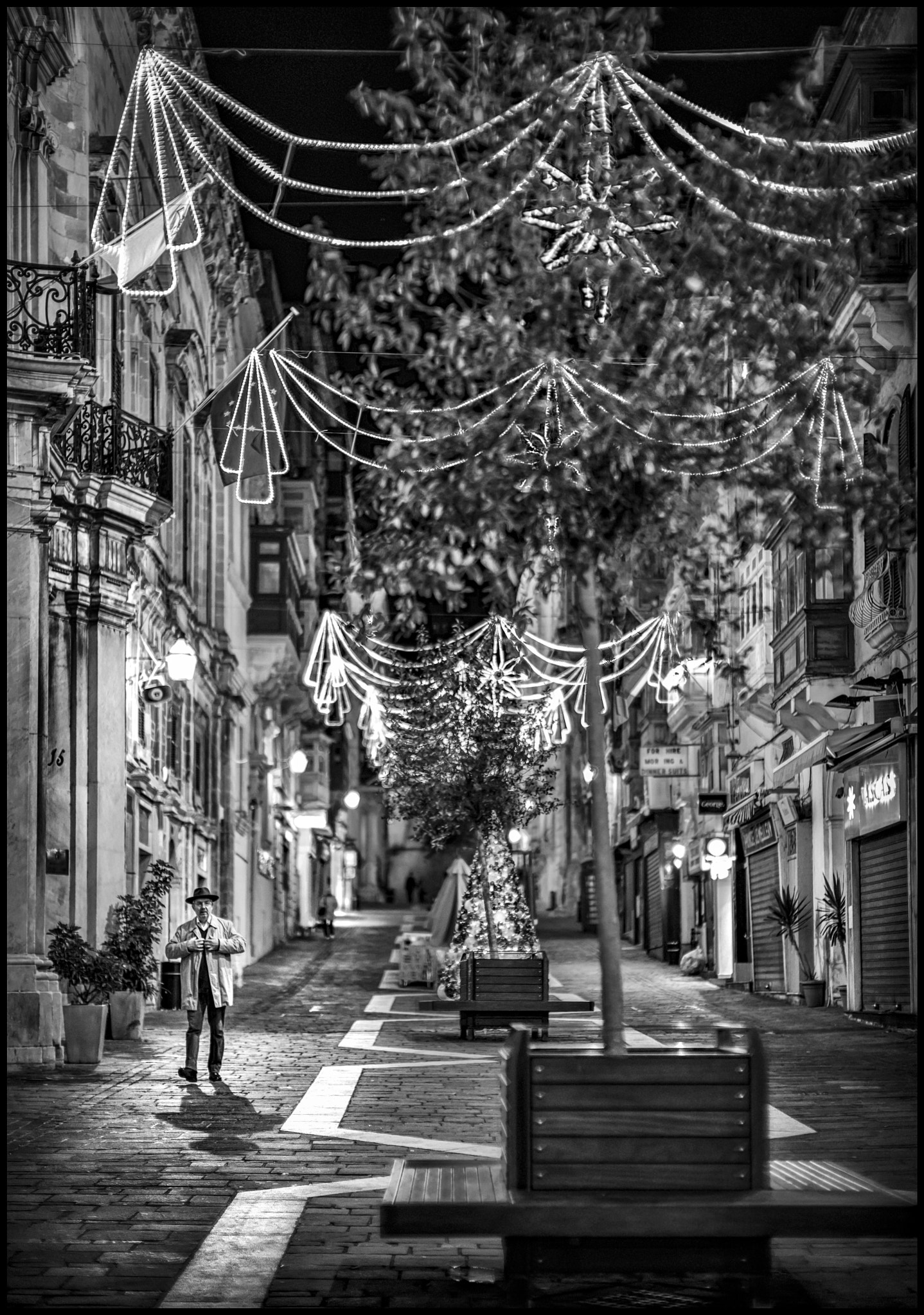 Leica Noctilux-M 50mm F0.95 ASPH sample photo. Walking alone, at night..... photography