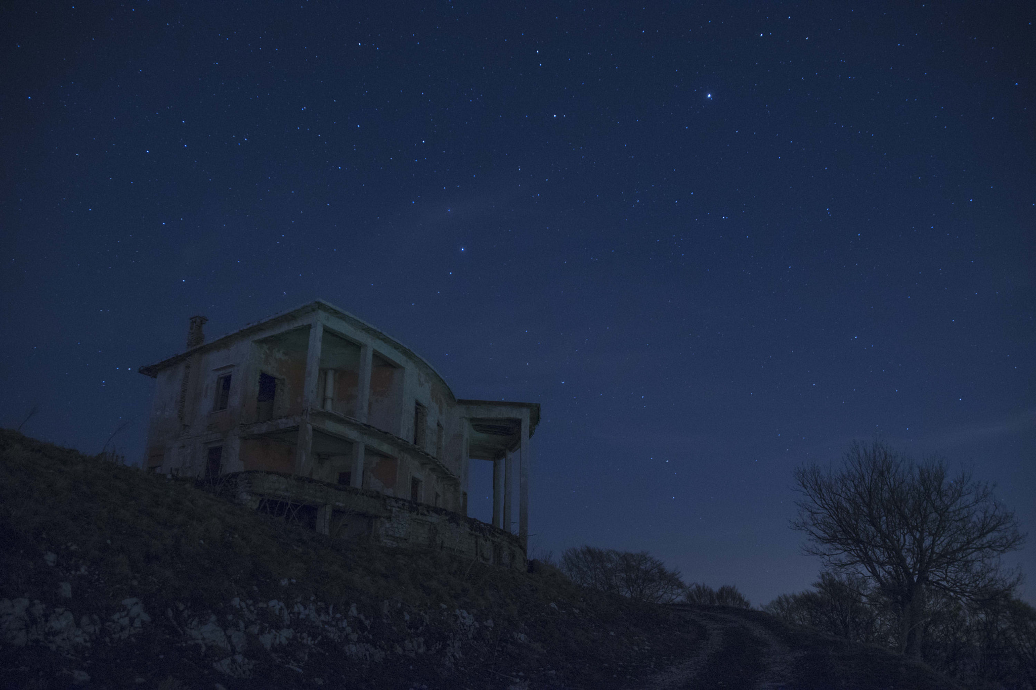 Nikon D5500 sample photo. Manor in decay photography