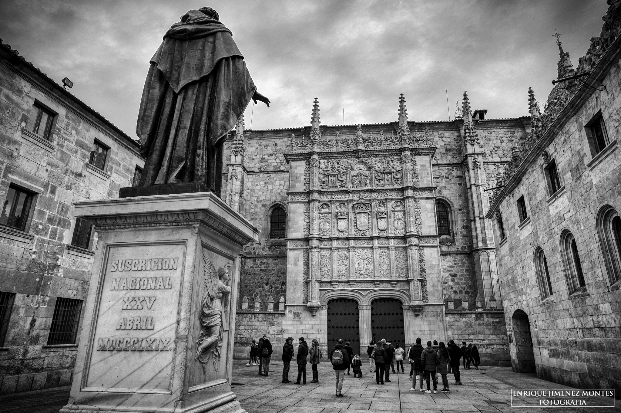 Fujifilm X-Pro2 + Fujifilm XF 14mm F2.8 R sample photo. Plaza de la universidad de salamanca photography