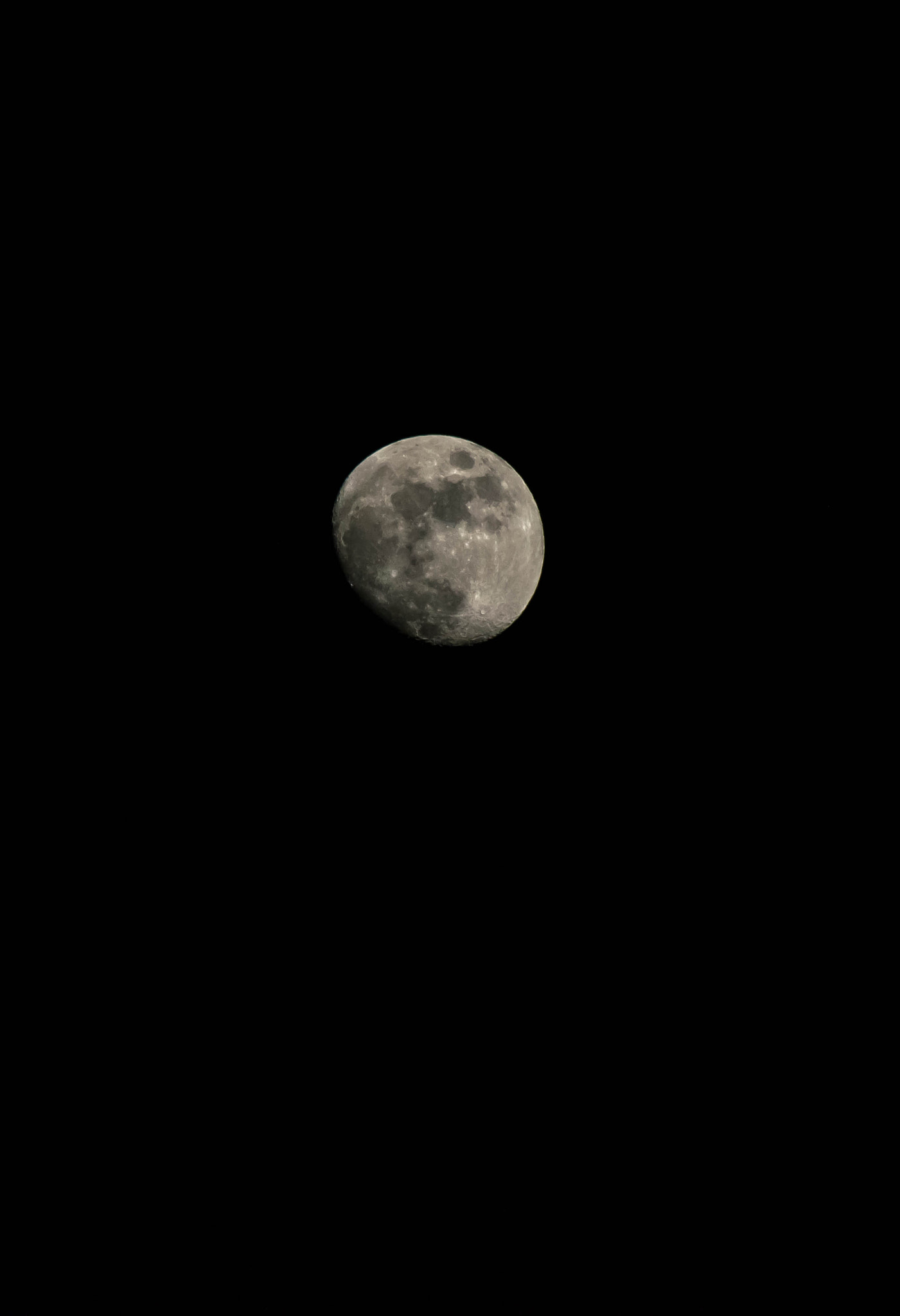 Nikon D5300 + Sigma 50-150mm F2.8 EX APO DC HSM II + 1.4x sample photo. Moon in the night photography
