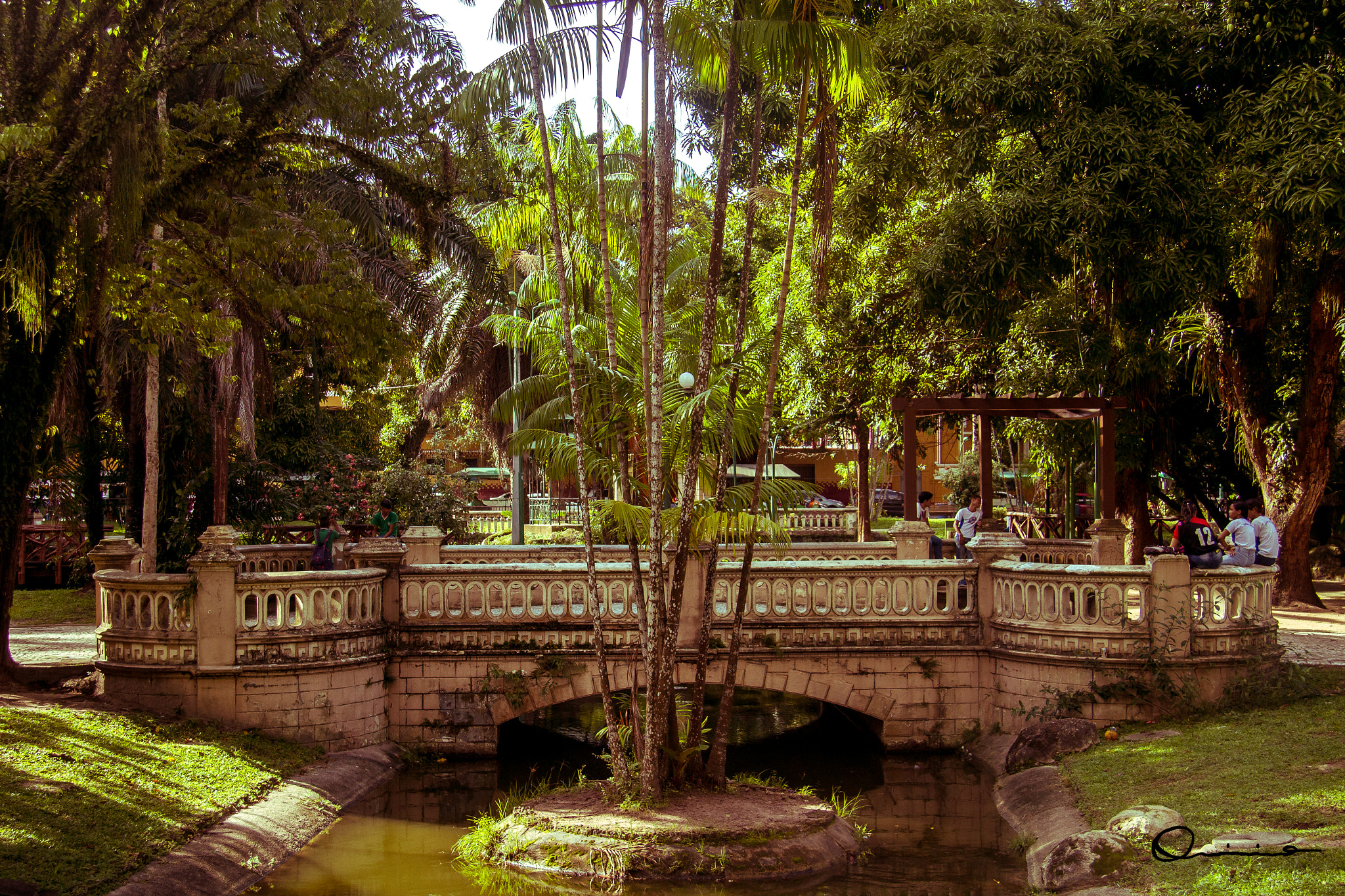 Canon EF-S 17-85mm F4-5.6 IS USM sample photo. Brick bridge photography