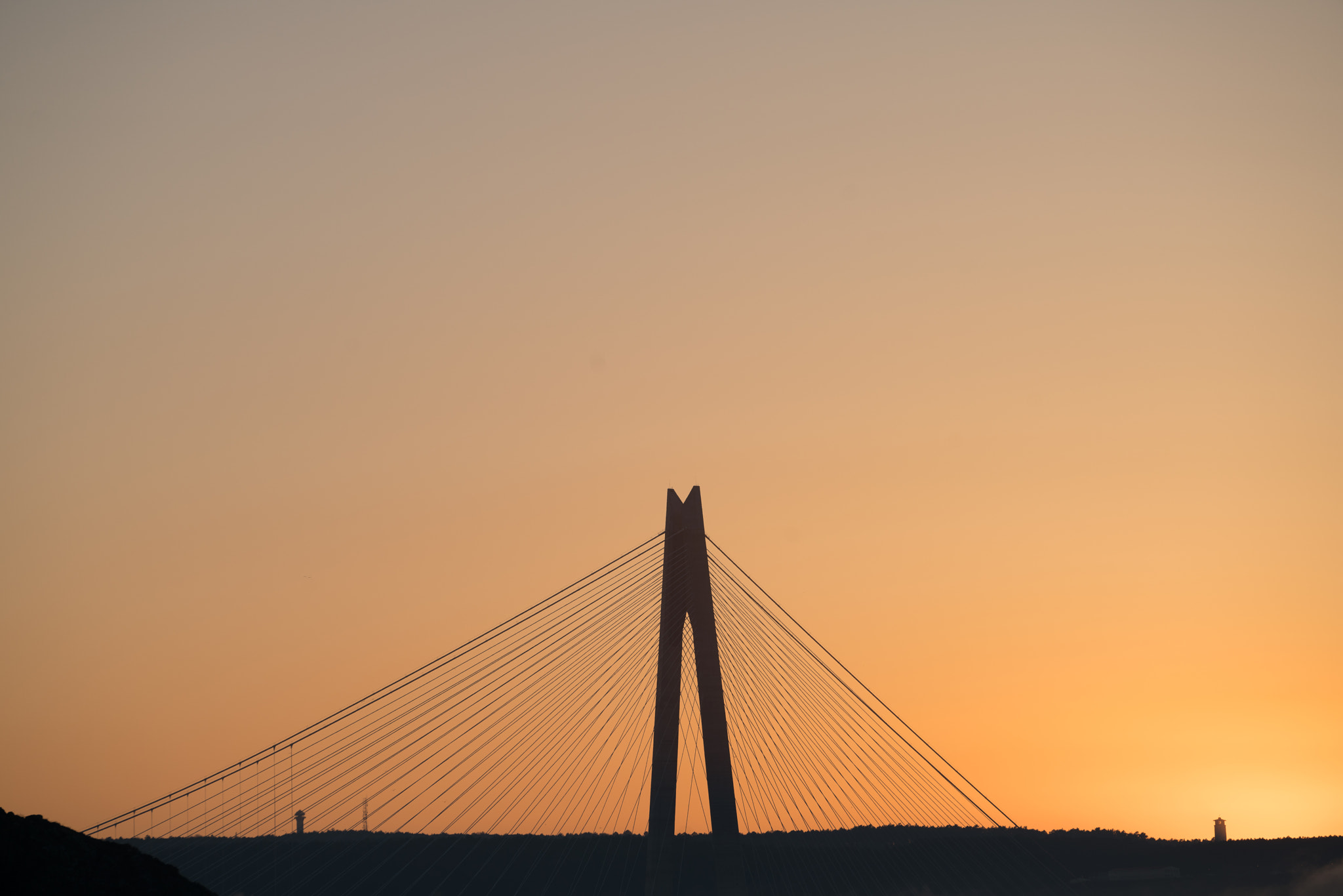 Sony a7R II + Sony FE 70-200mm F4 G OSS sample photo. Minimal photography