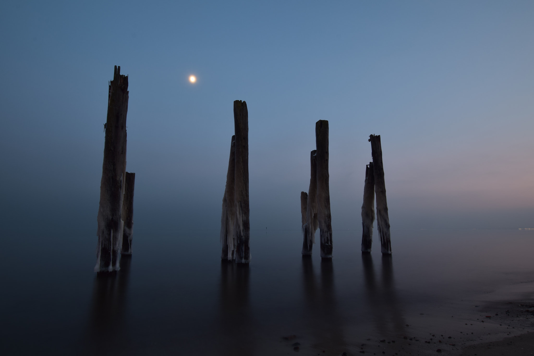 Sigma 10-20mm F3.5 EX DC HSM sample photo. Remains of the pier. photography