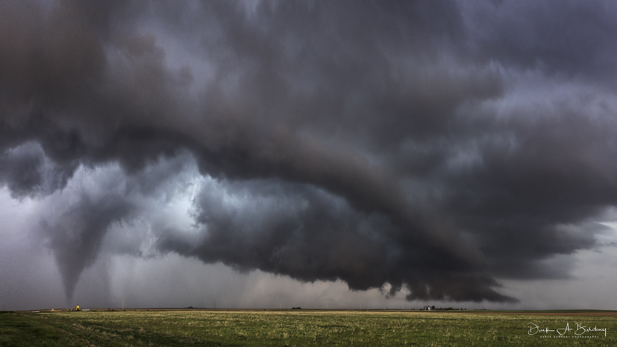 Nikon D5 sample photo. Dangerous storm threatens farm house photography