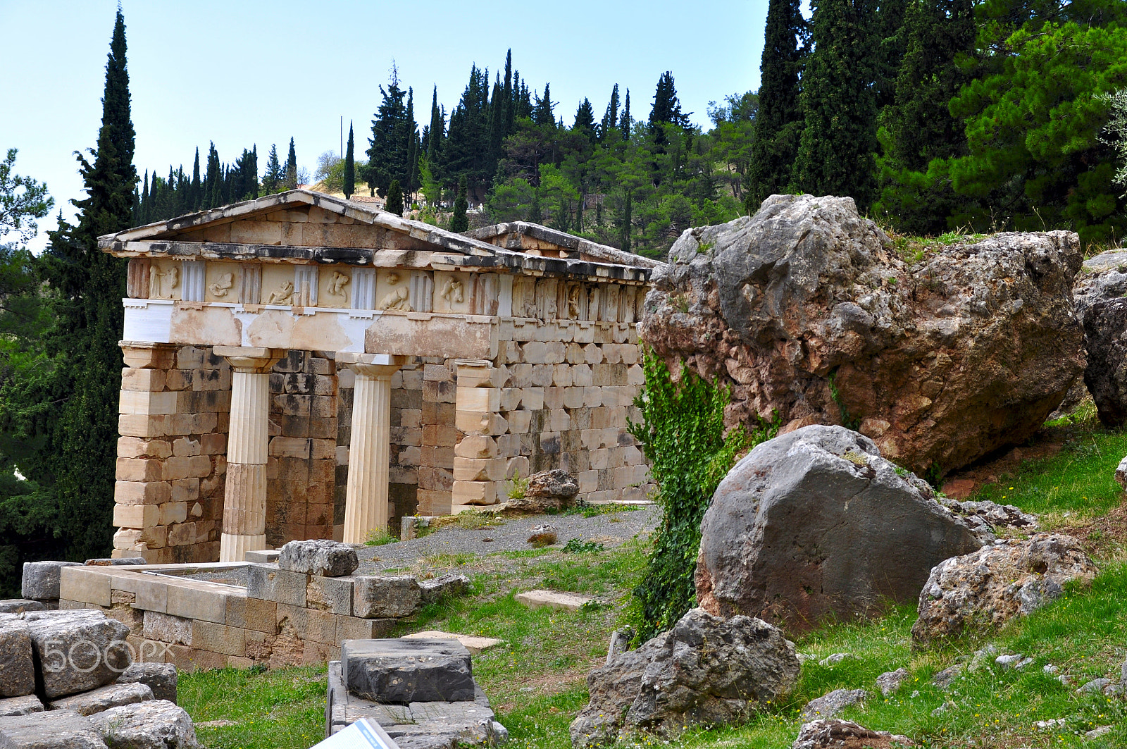 Nikon D90 + Sigma 17-70mm F2.8-4 DC Macro OS HSM sample photo. Delphi ruins in greece photography