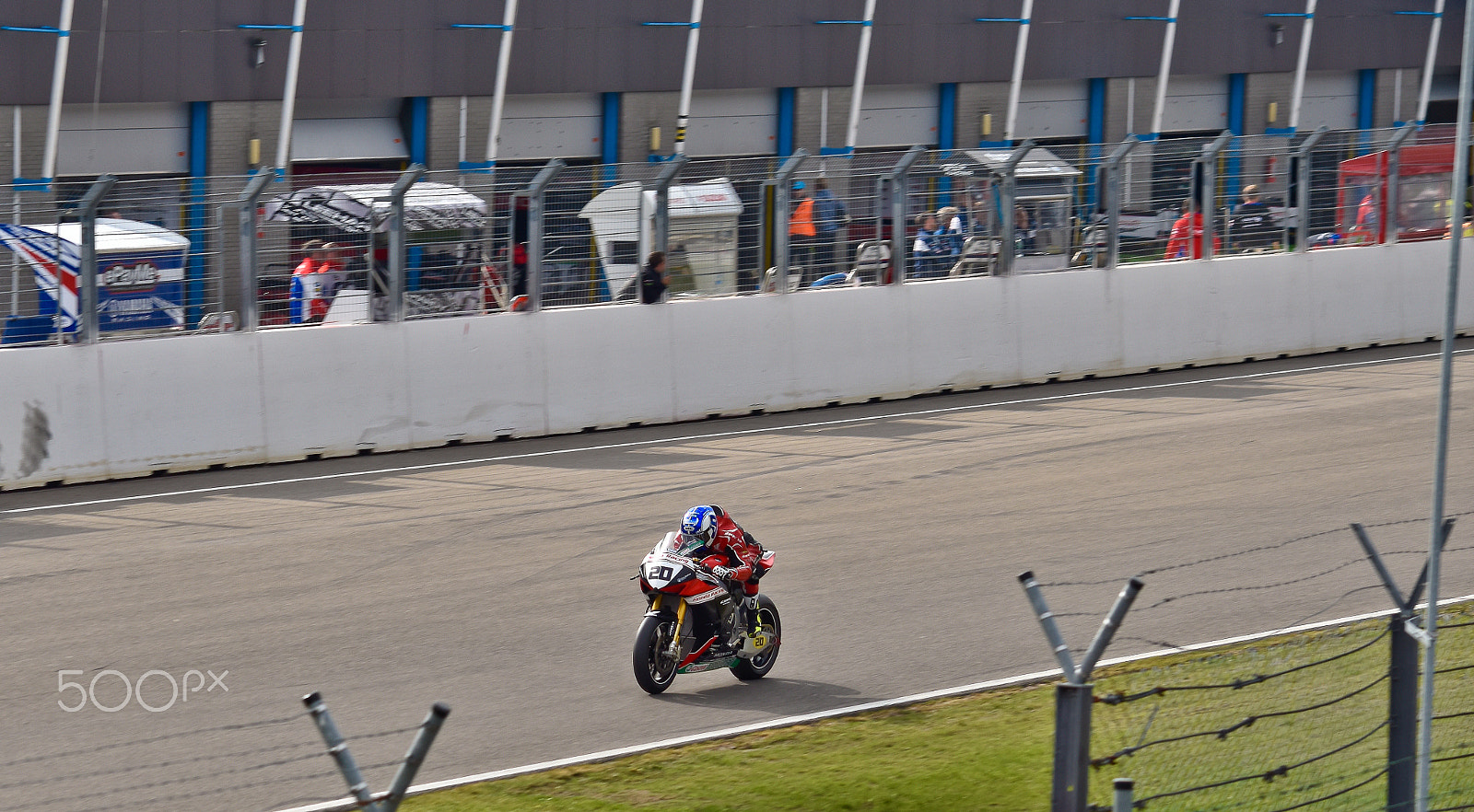 Nikon D5500 sample photo. Tinmouth on the front straight photography