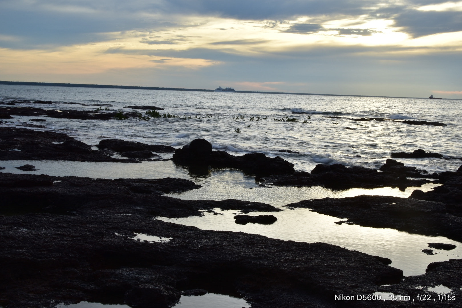Nikon AF-S DX Nikkor 35mm F1.8G sample photo. Sunset at east point photography