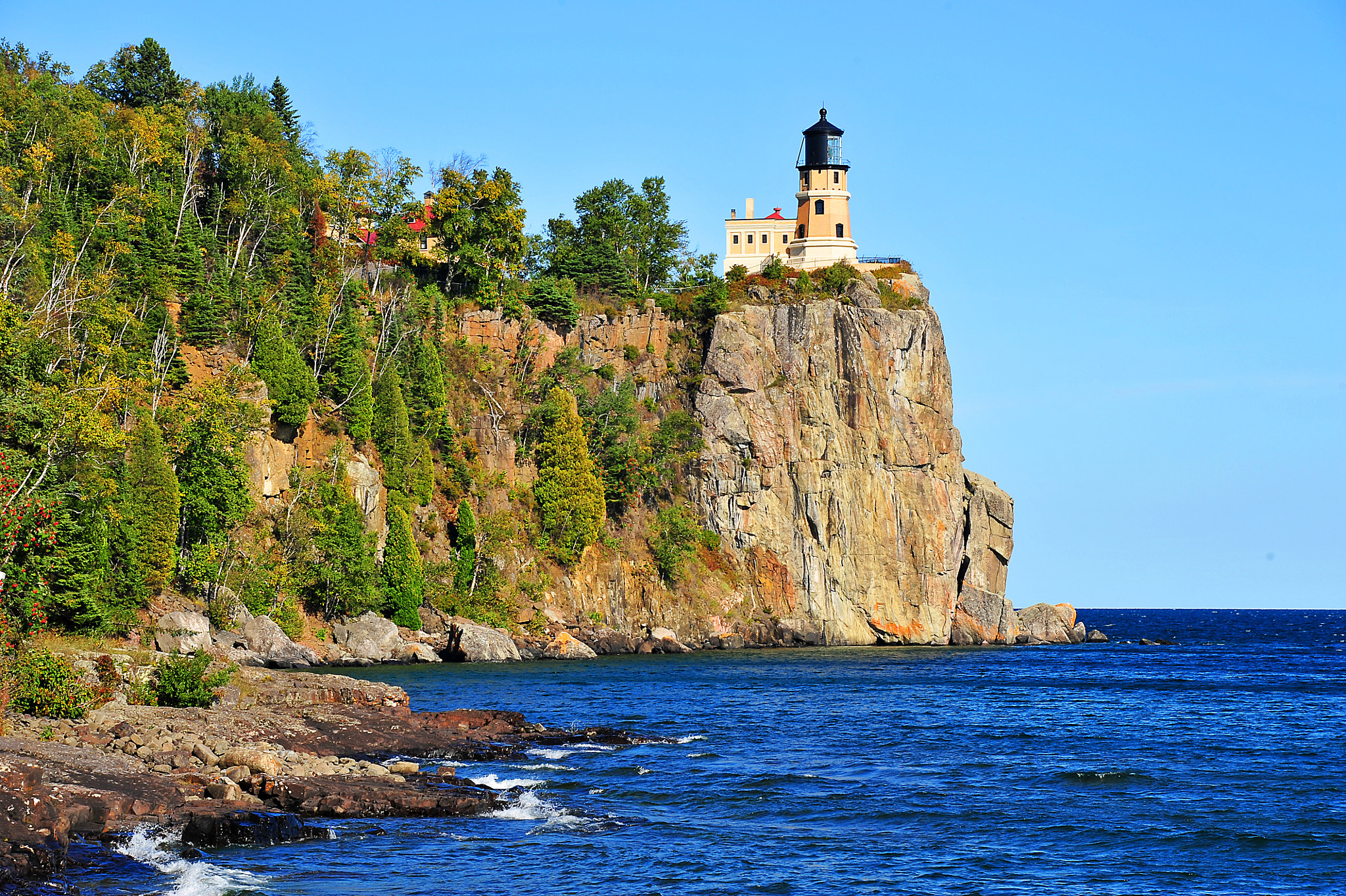 Nikon D700 sample photo. Split rock lighthouse overlooking lake superior photography