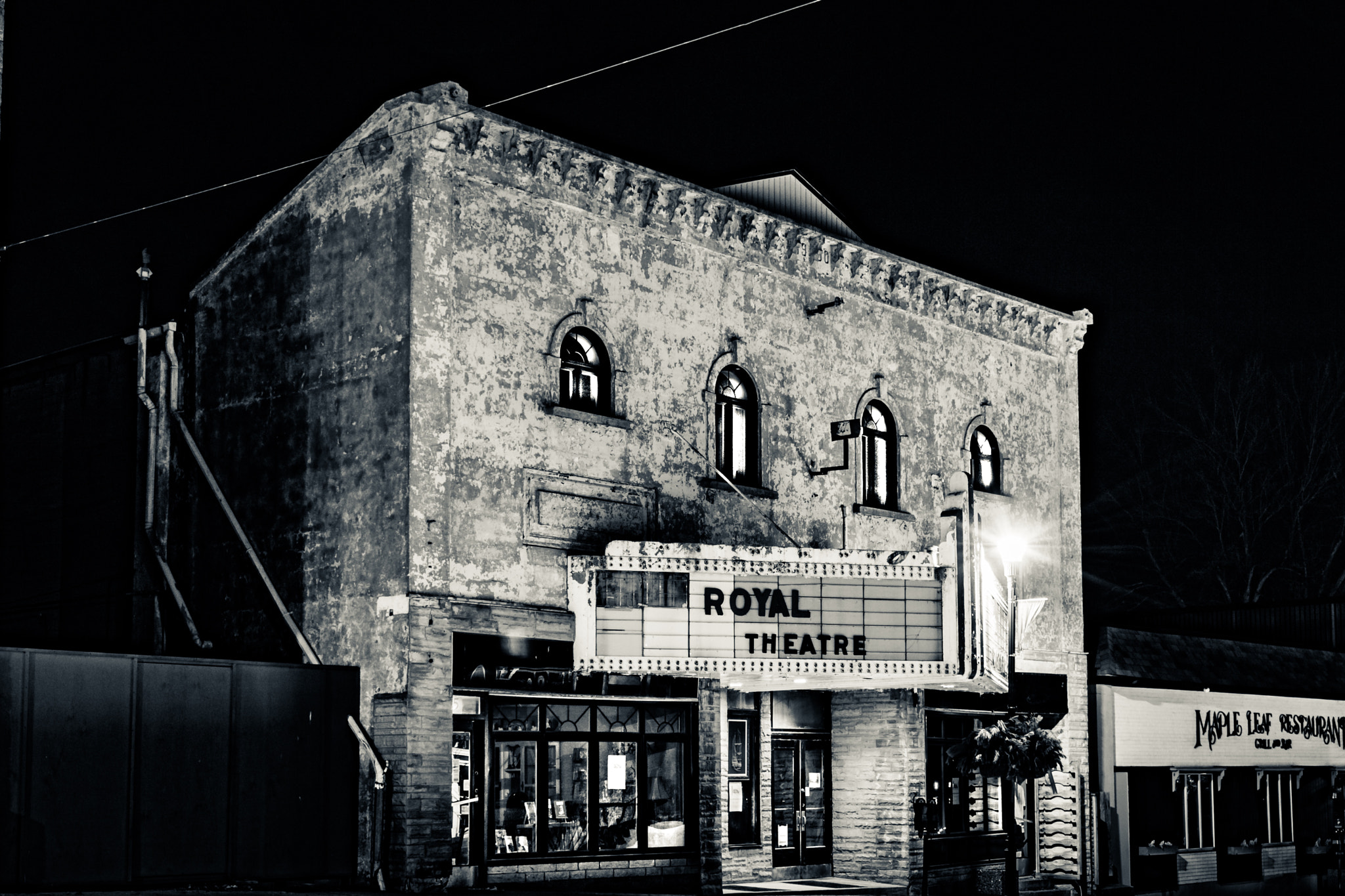 Sony a6000 + Sony E 18-55mm F3.5-5.6 OSS sample photo. Come on in and see a moving picture show!!! photography