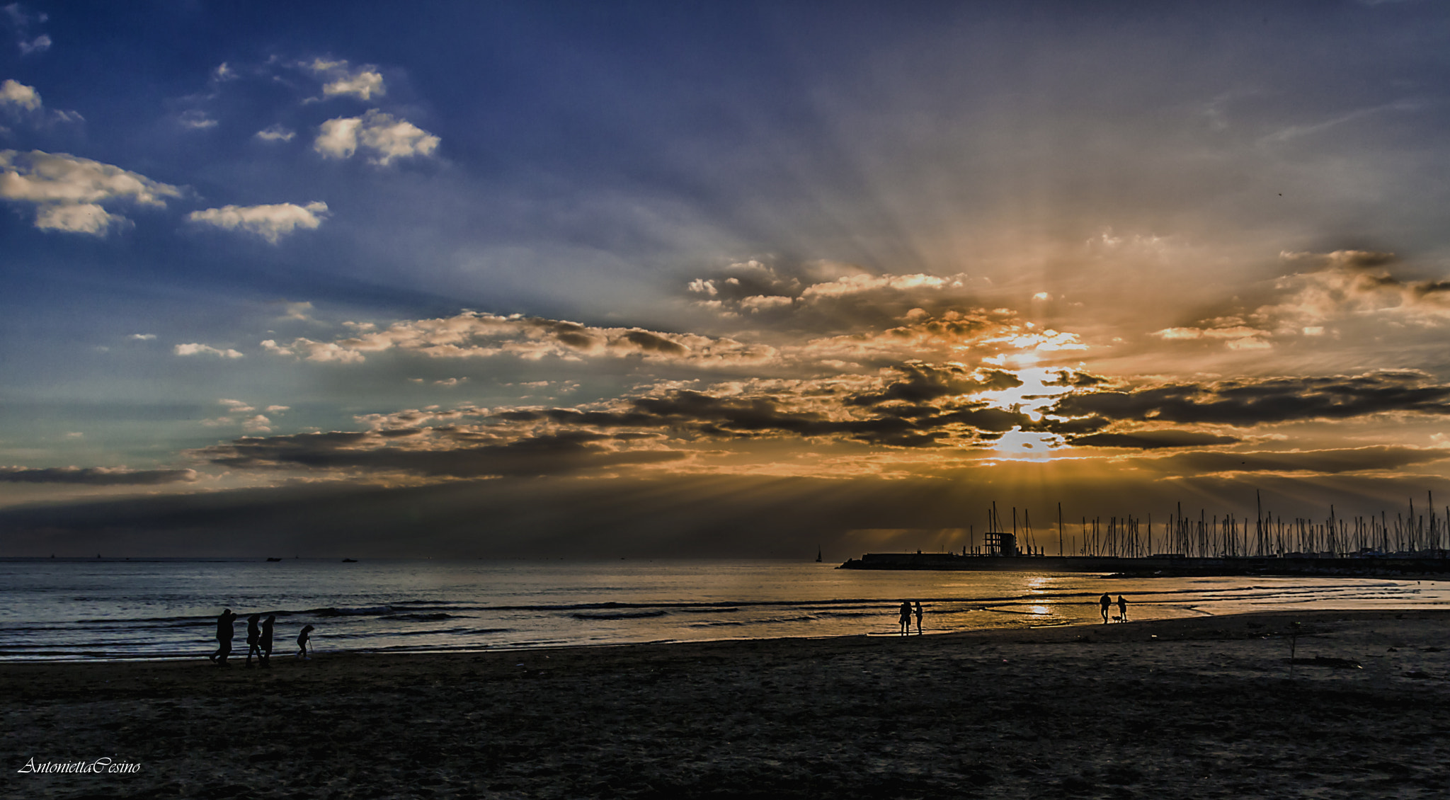 Sigma 18-250mm F3.5-6.3 DC OS HSM sample photo. Sky and men photography