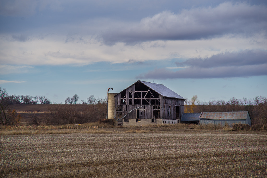 Pentax K-1 + Sigma 70-200mm F2.8 EX DG Macro HSM II sample photo. Old abandoned barn. photography