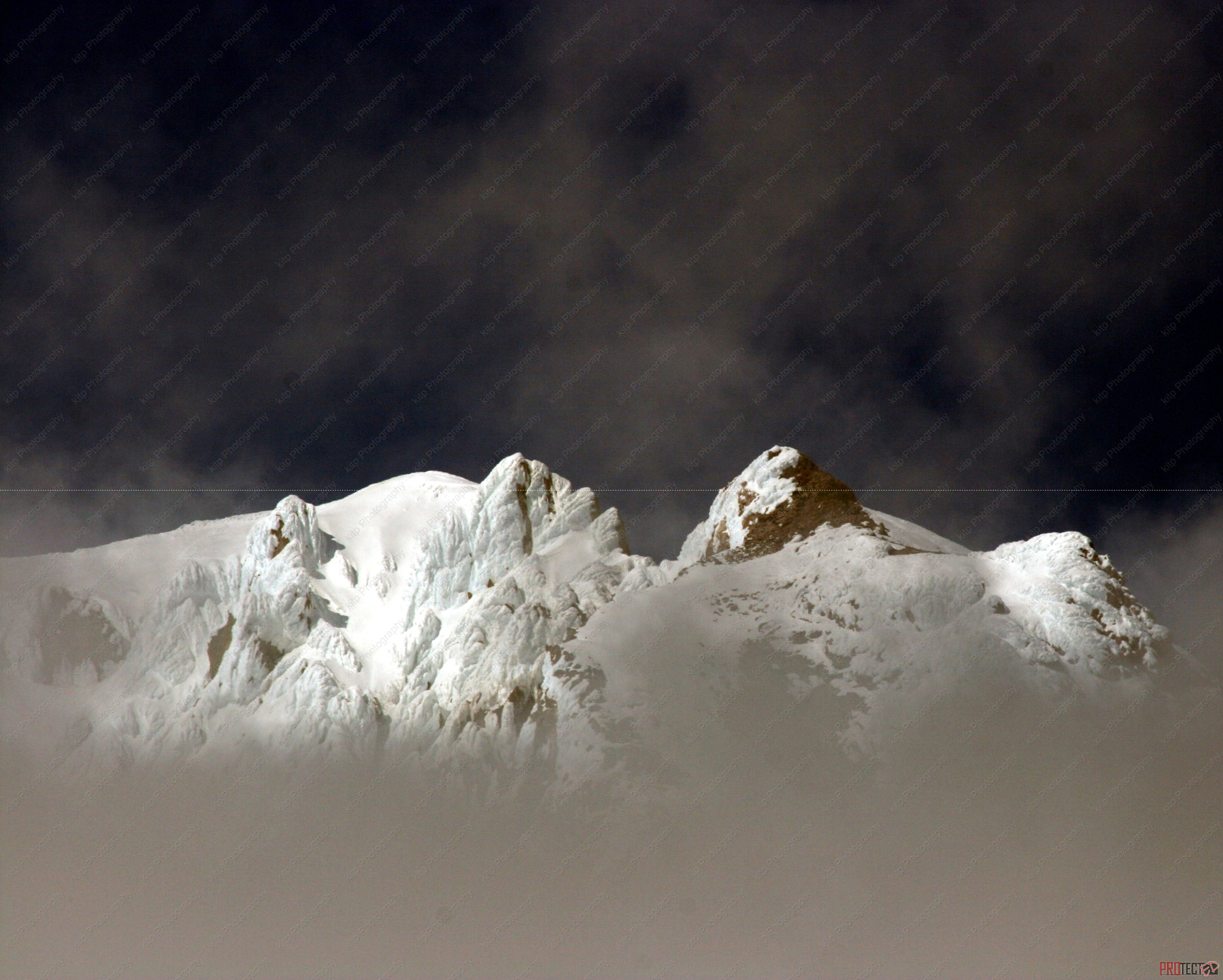 Canon EOS 400D (EOS Digital Rebel XTi / EOS Kiss Digital X) sample photo. Mt hood snowcap photography