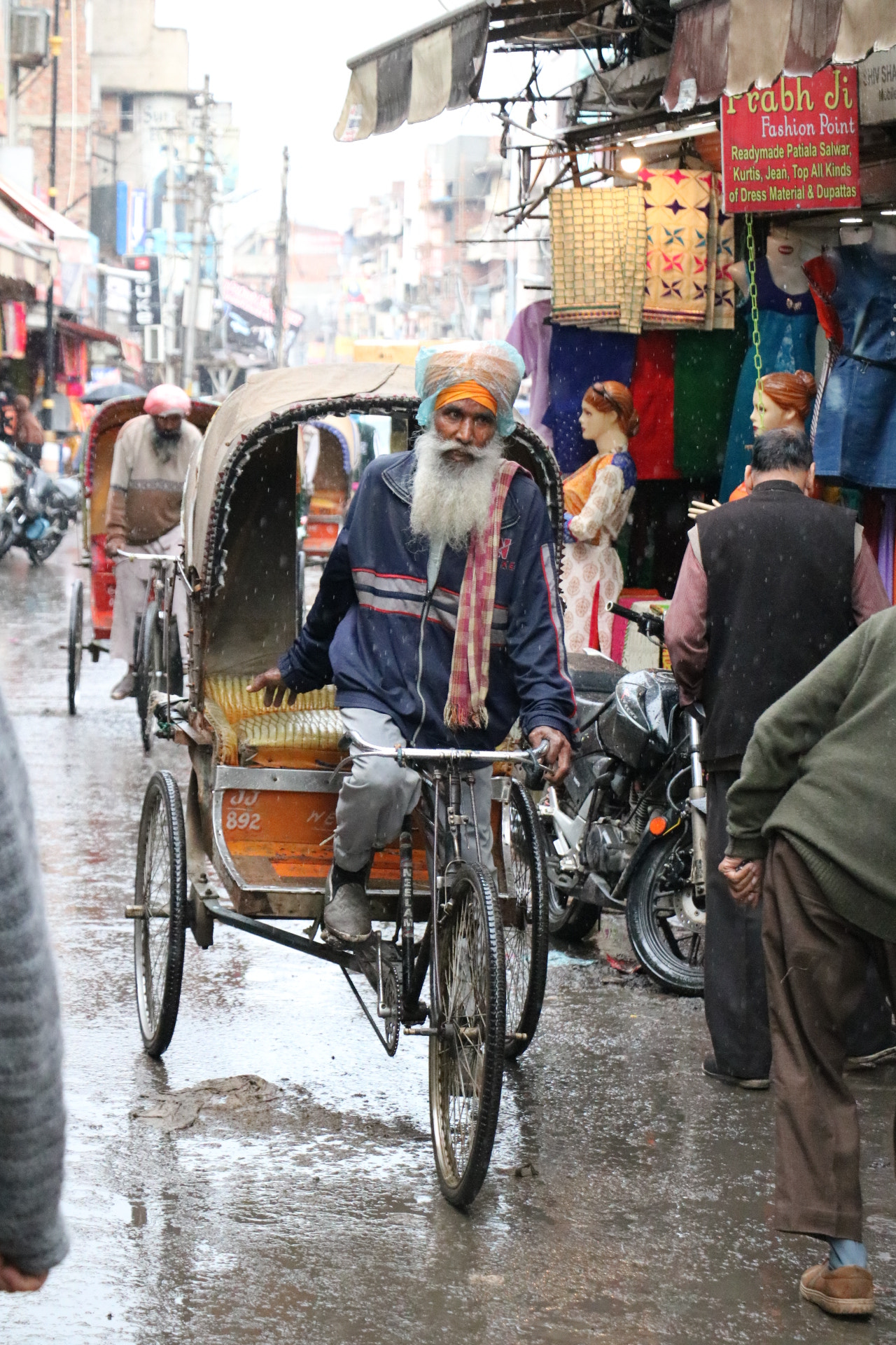 Canon EOS 750D (EOS Rebel T6i / EOS Kiss X8i) + Canon EF-S 18-135mm F3.5-5.6 IS STM sample photo. India photography