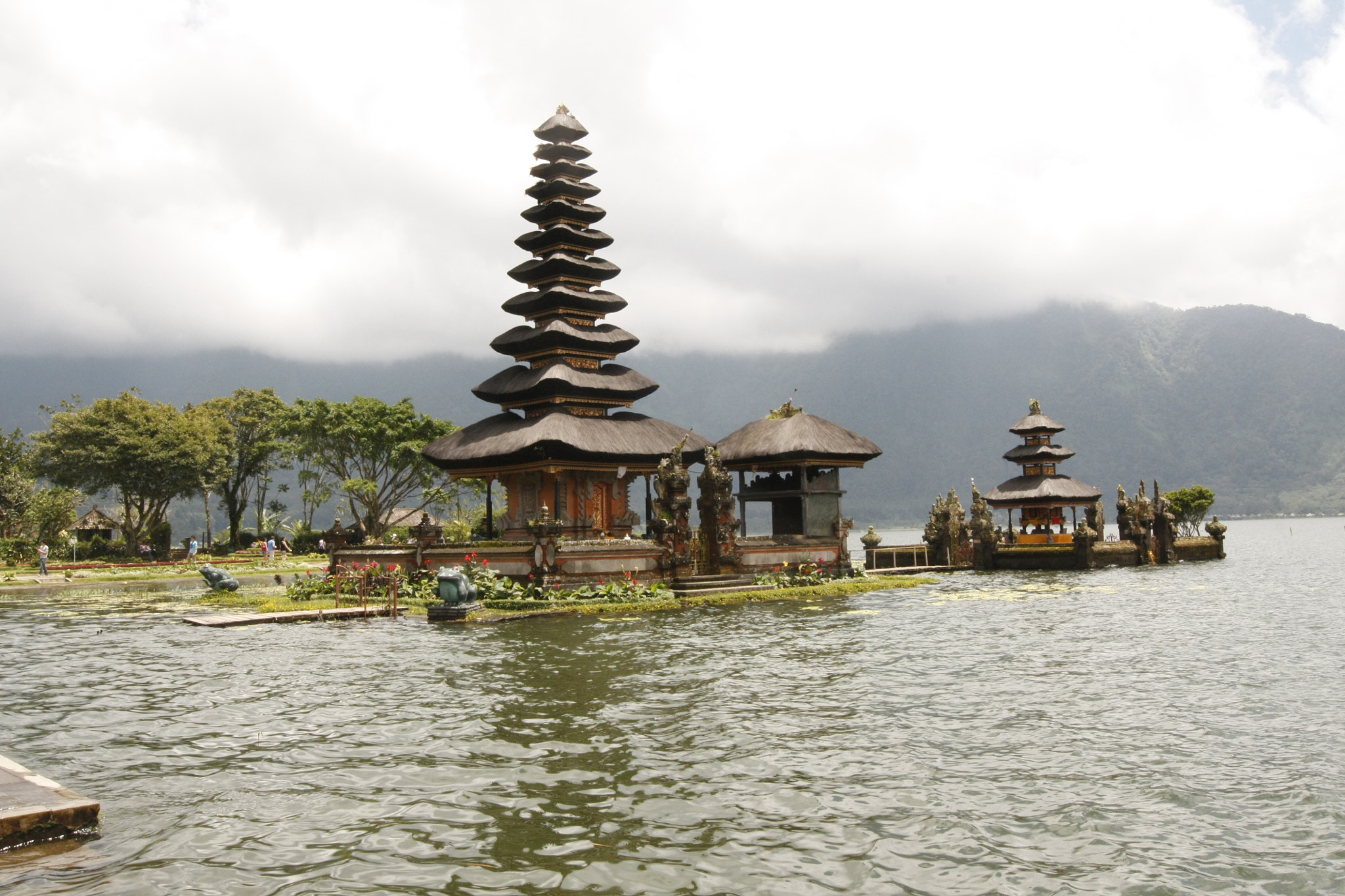 Canon EF 16-35mm F2.8L II USM sample photo. Temple on the water photography
