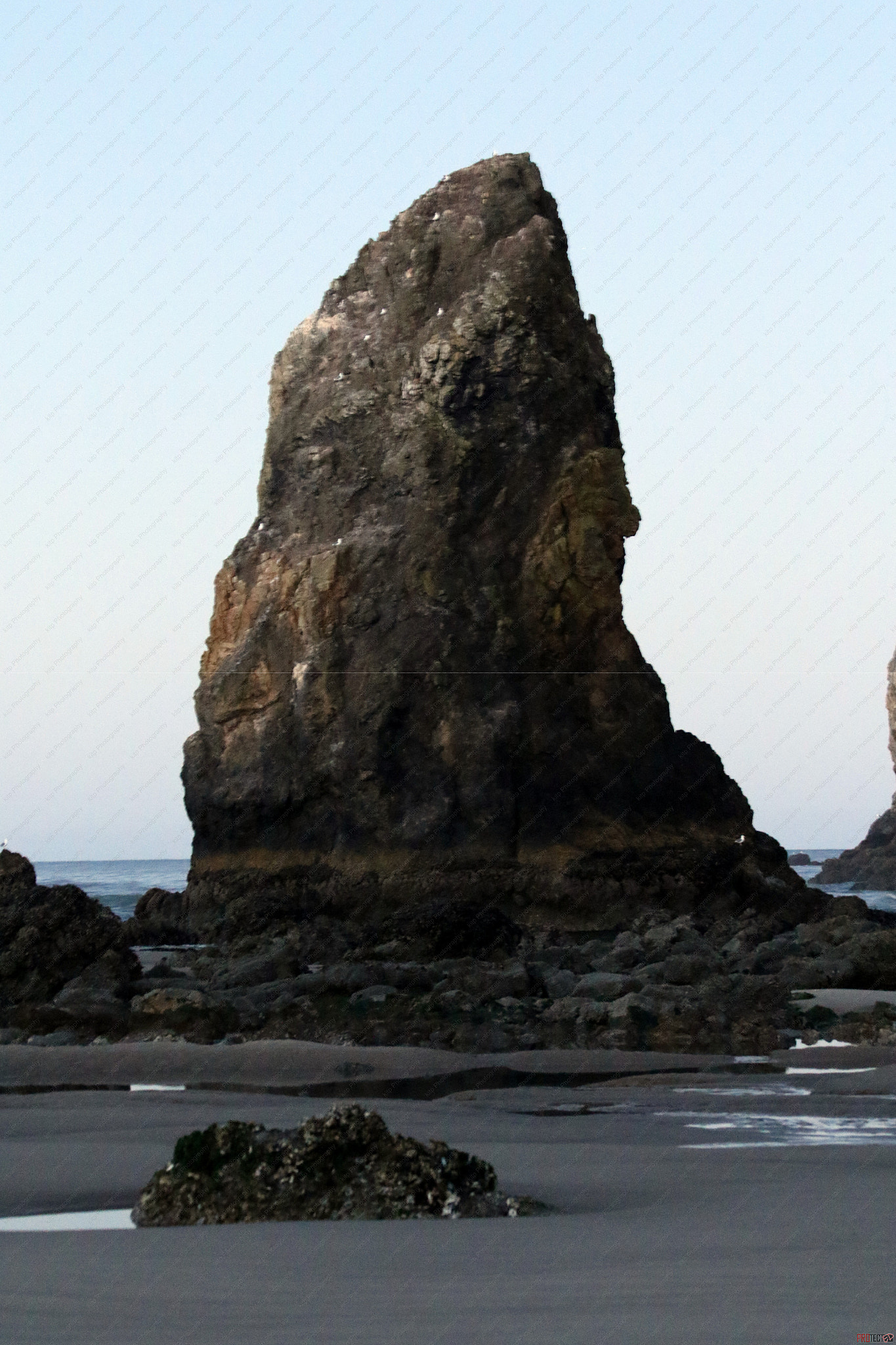 Canon EF 70-300mm F4-5.6 IS USM sample photo. Rocks on the beach photography