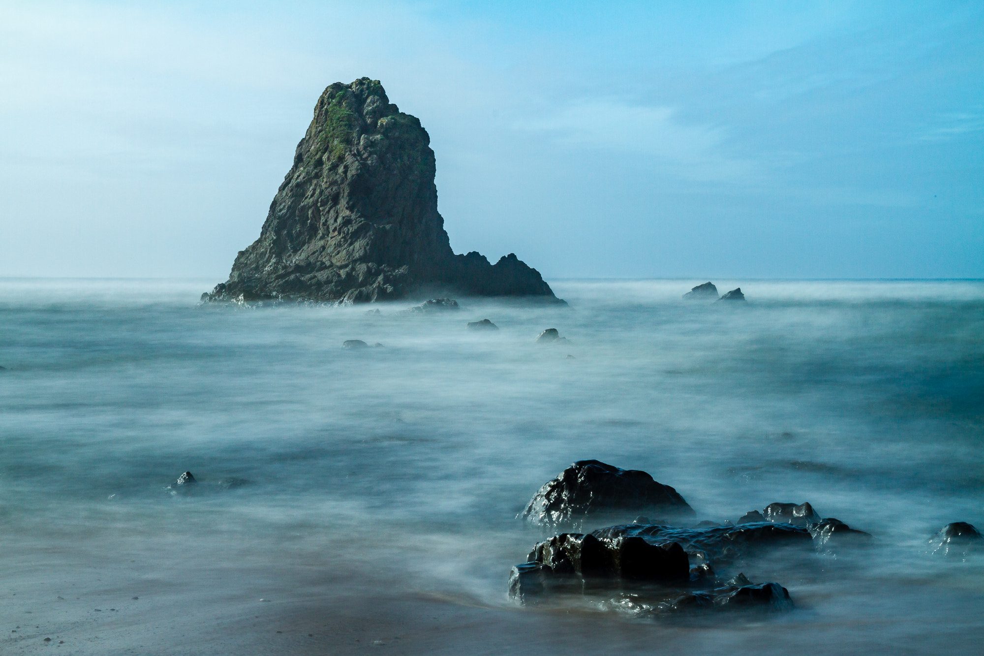 Canon EOS 7D + Sigma 18-50mm f/2.8 Macro sample photo. Black rock photography