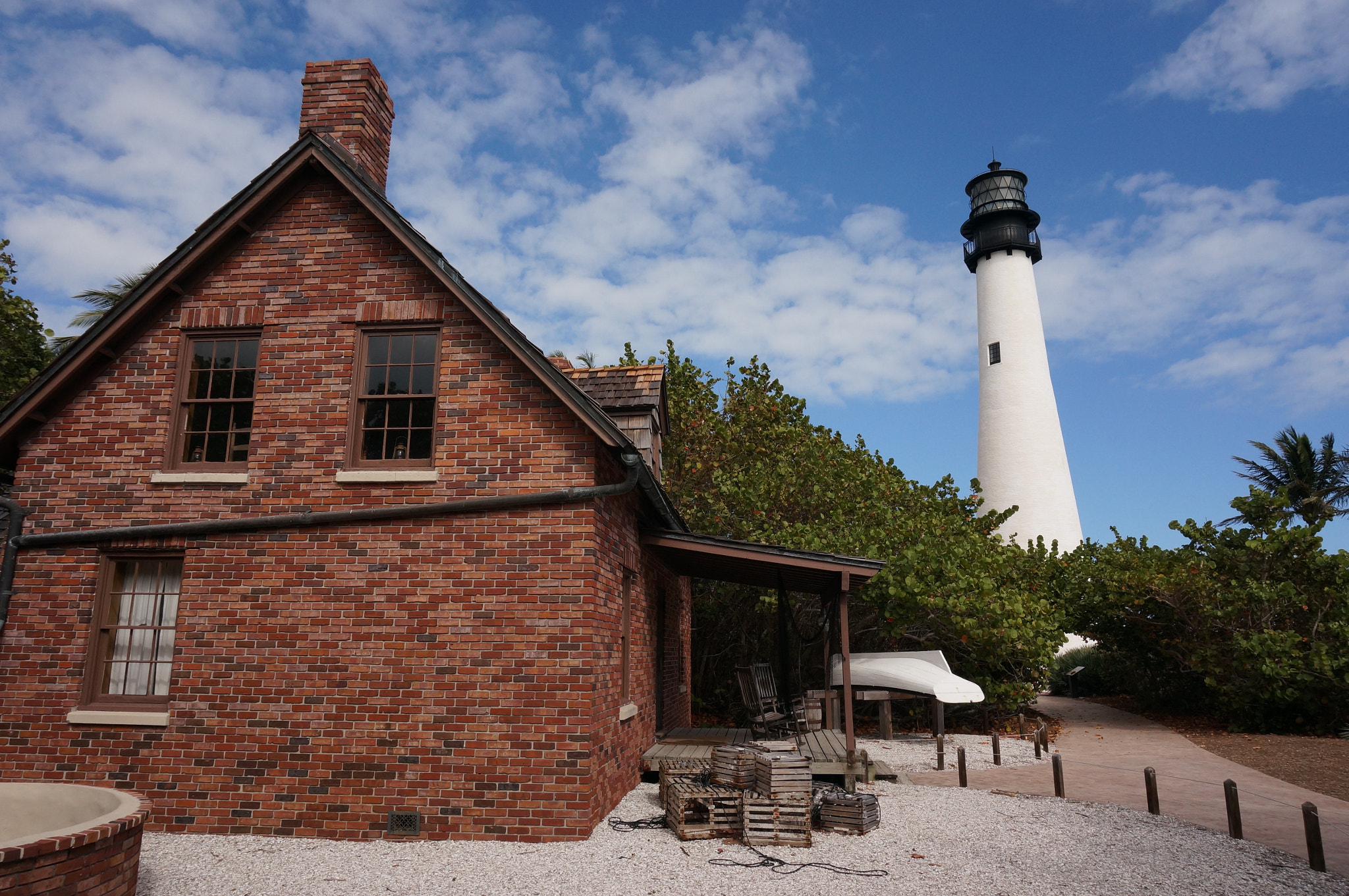 Sony Alpha NEX-6 + Sony E 18-50mm F4-5.6 sample photo. Lighthouse and house photography