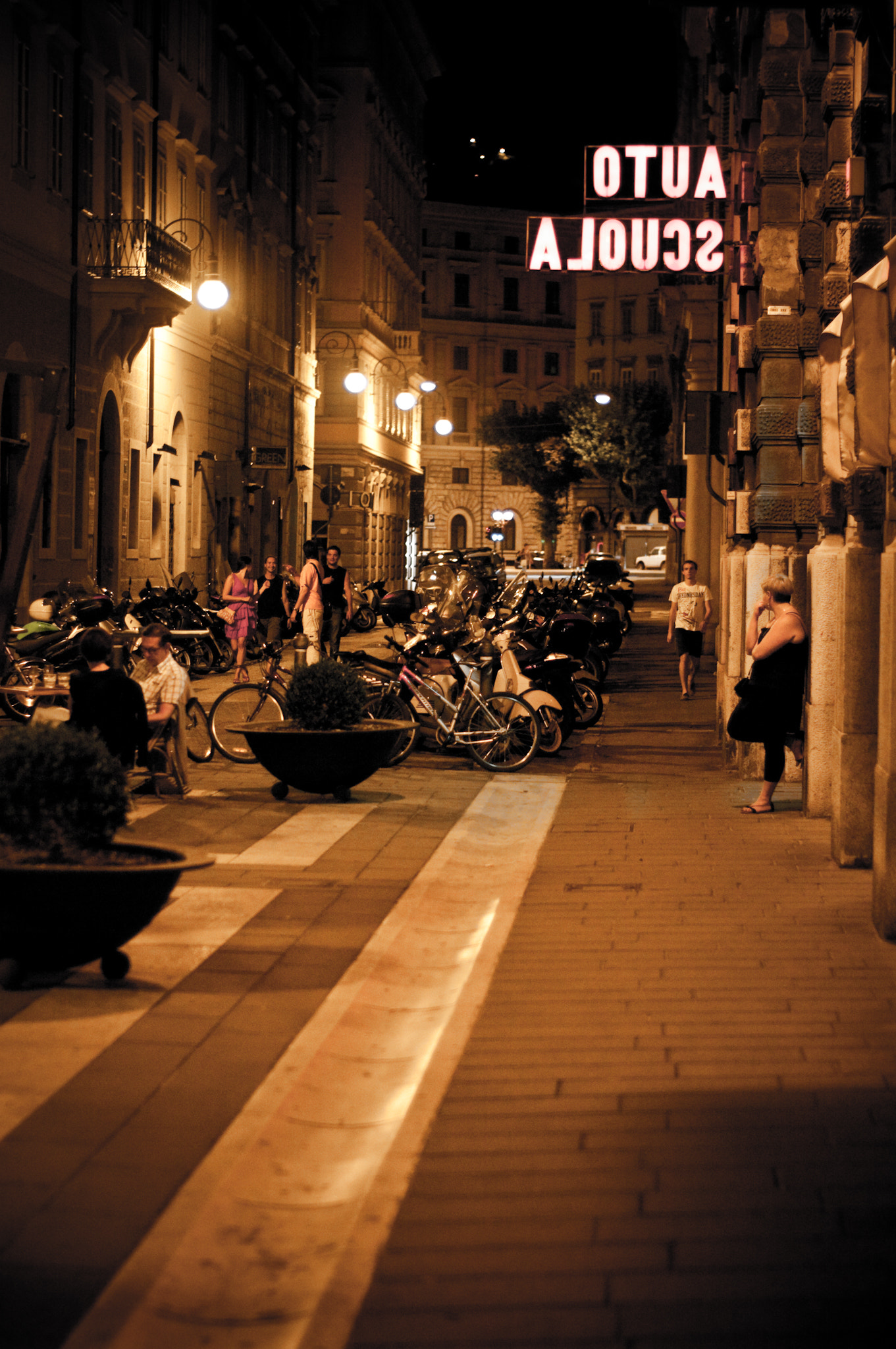 Pentax K20D + smc PENTAX-F 50mm F1.7 sample photo. Trieste street in evening photography