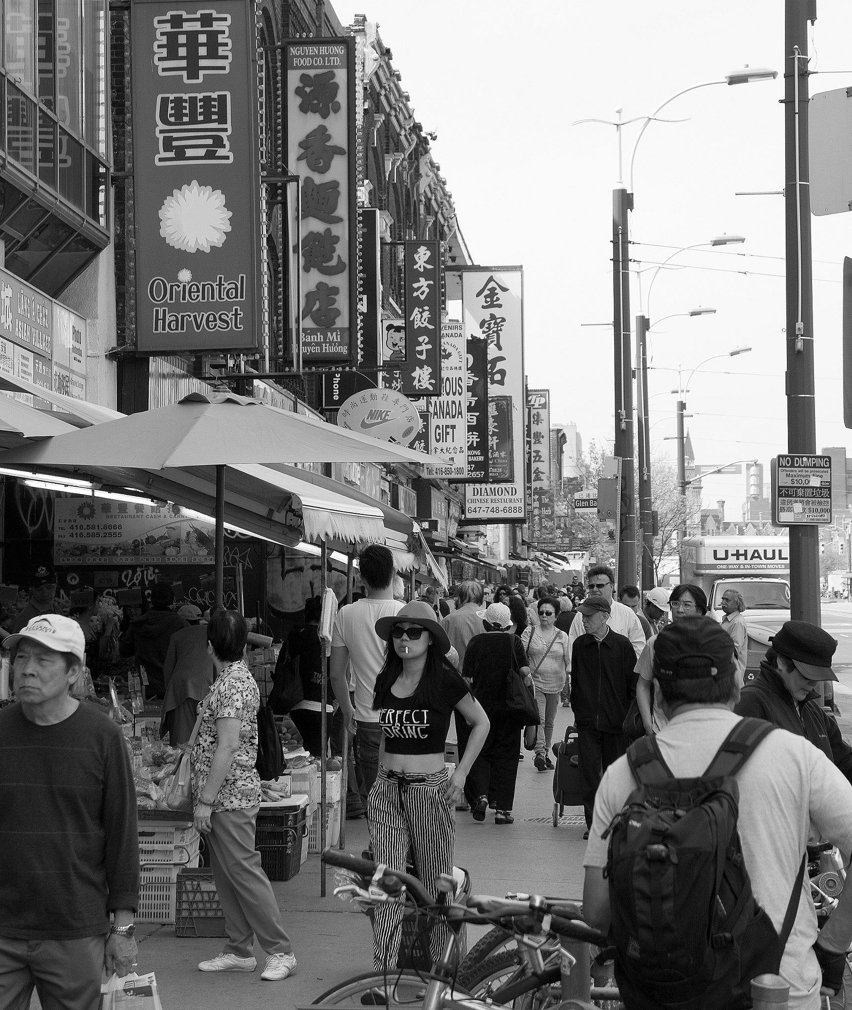 Sony Alpha NEX-5R + Sony E 18-55mm F3.5-5.6 OSS sample photo. Perfect is boring photography