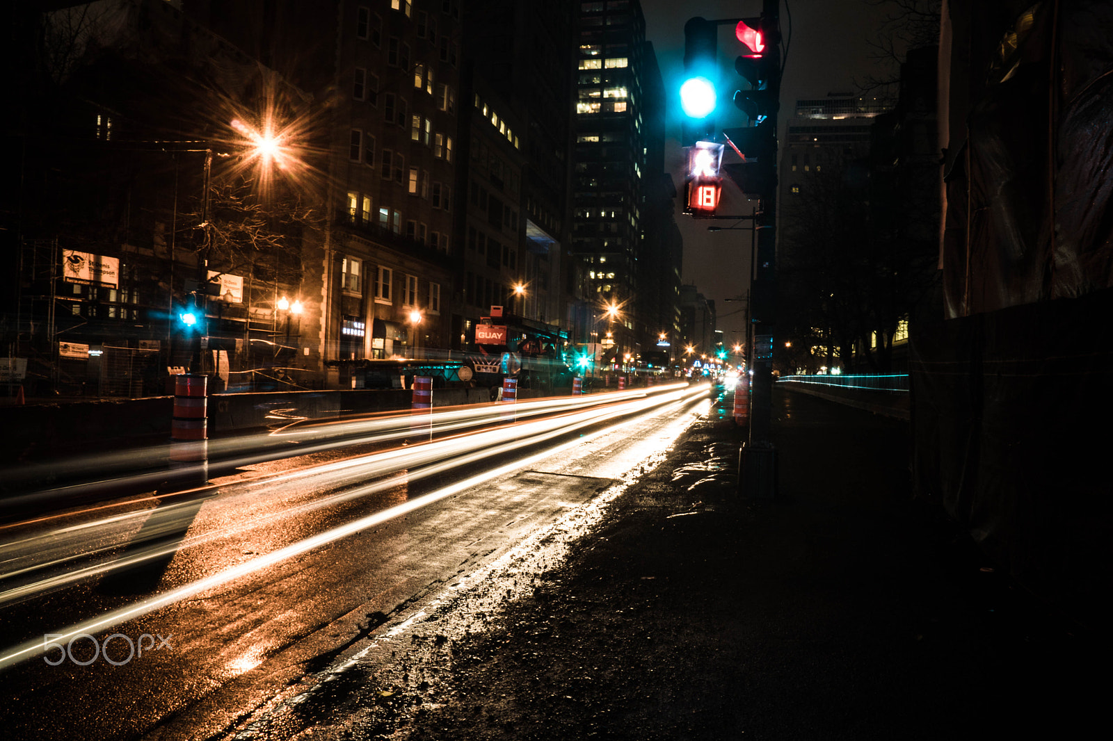 Sony a6300 + Sony Vario-Tessar T* E 16-70mm F4 ZA OSS sample photo. Silent night in montreal photography
