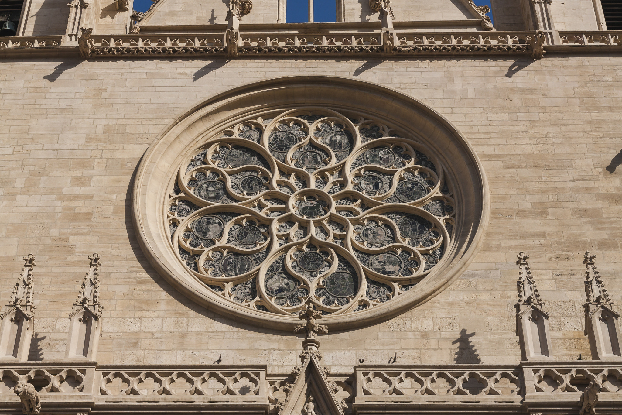 Canon EF-S 17-55mm F2.8 IS USM sample photo. Lyon cathedral photography