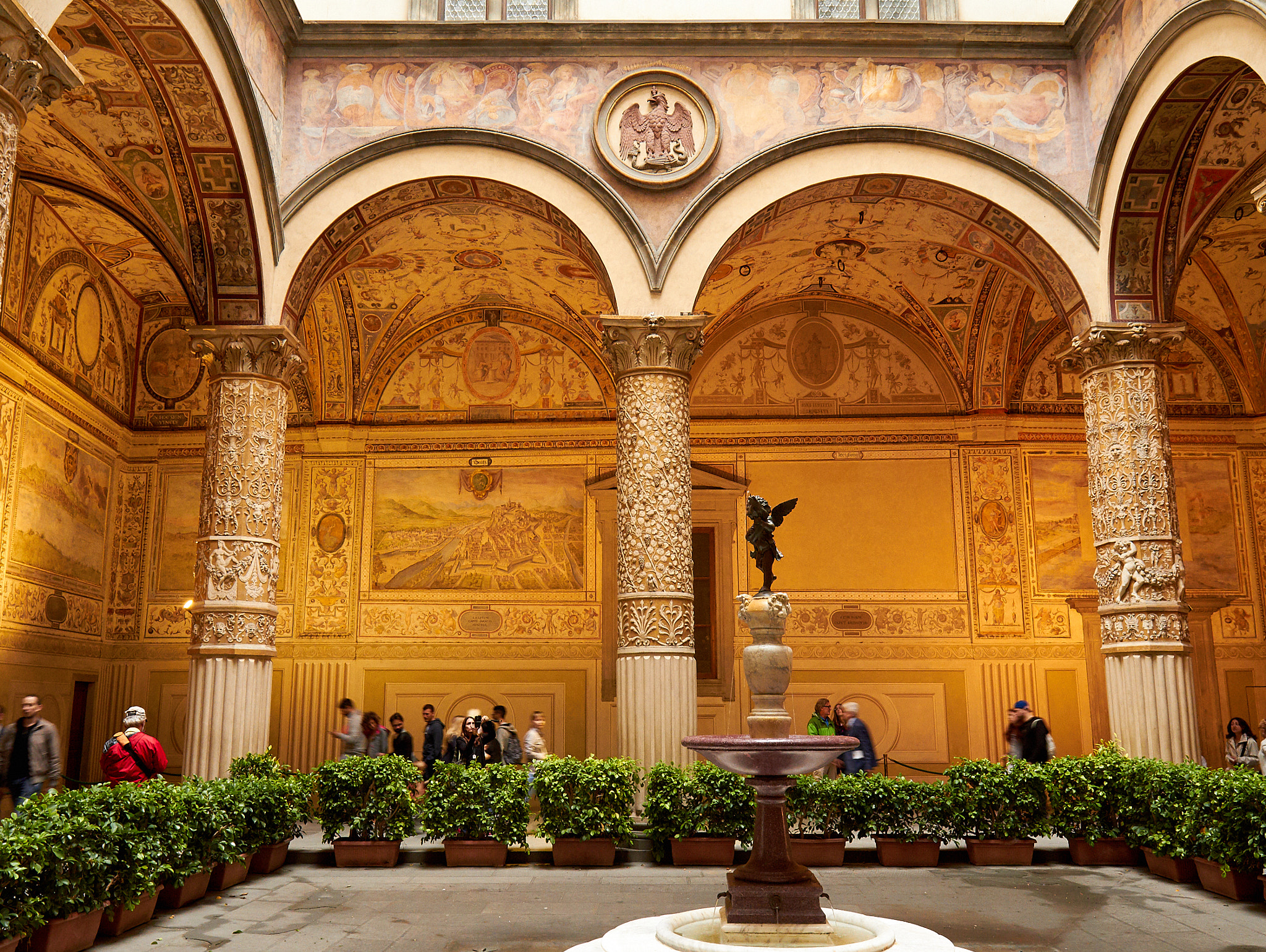 Canon EOS 7D + Canon EF 16-35mm F4L IS USM sample photo. Hall of palazzo vecchio photography
