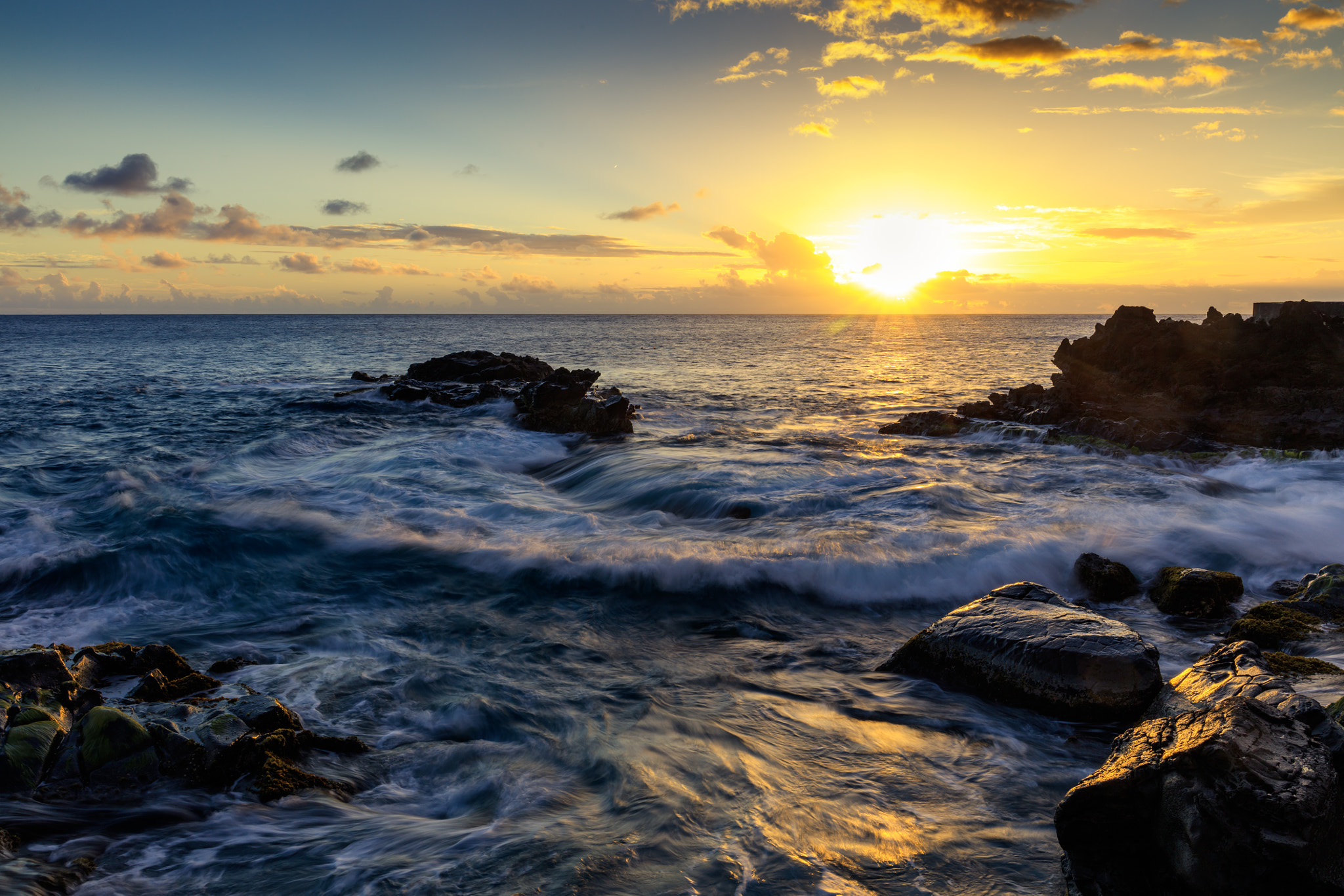 Canon EF 24-70mm F4L IS USM sample photo. Golden eddies / remous dorés photography