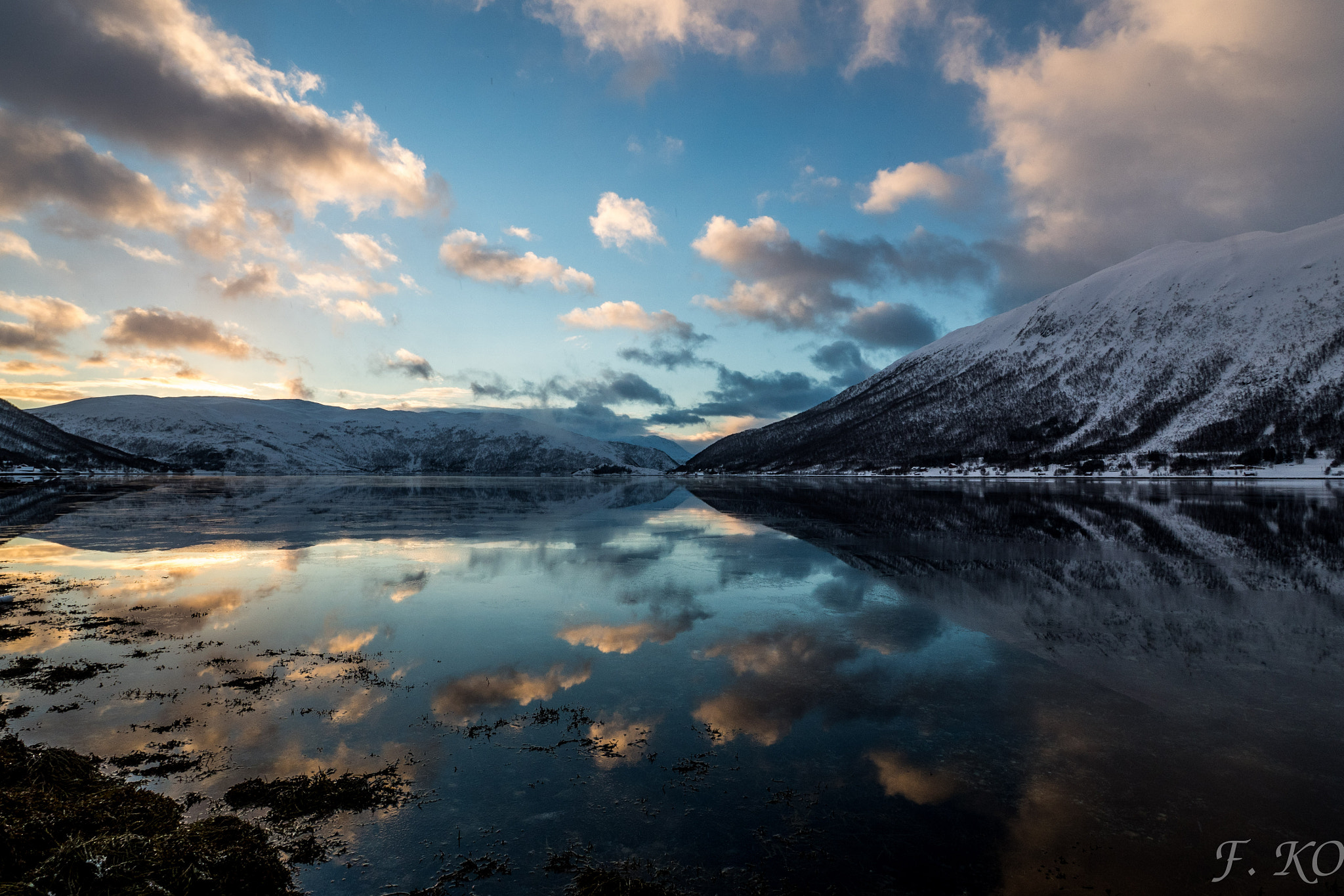 Olympus OM-D E-M5 II + OLYMPUS M.9-18mm F4.0-5.6 sample photo. Fjord reflection photography