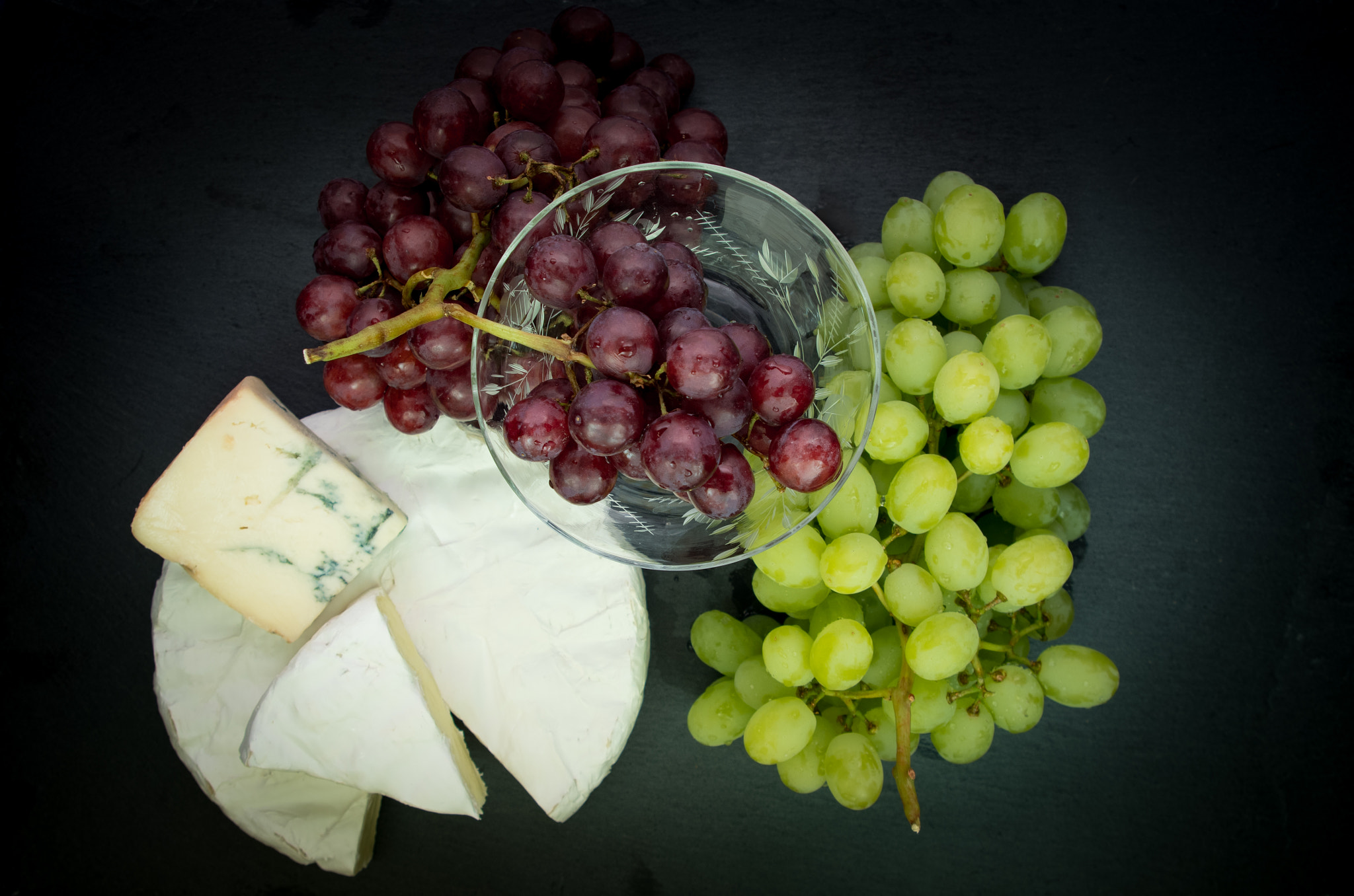 Pentax K-S2 + Pentax smc DA 18-55mm F3.5-5.6 AL sample photo. Cheese and grapes photography