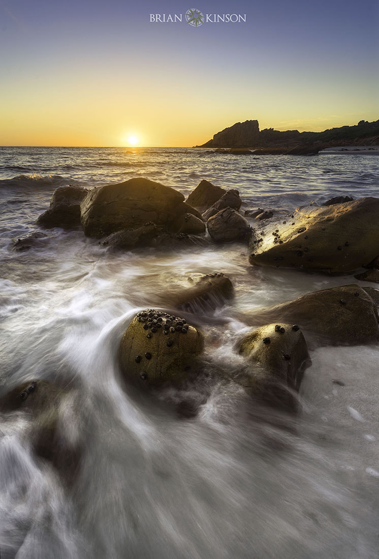 17-40mm F4 G SSM sample photo. Kissing the horizon photography