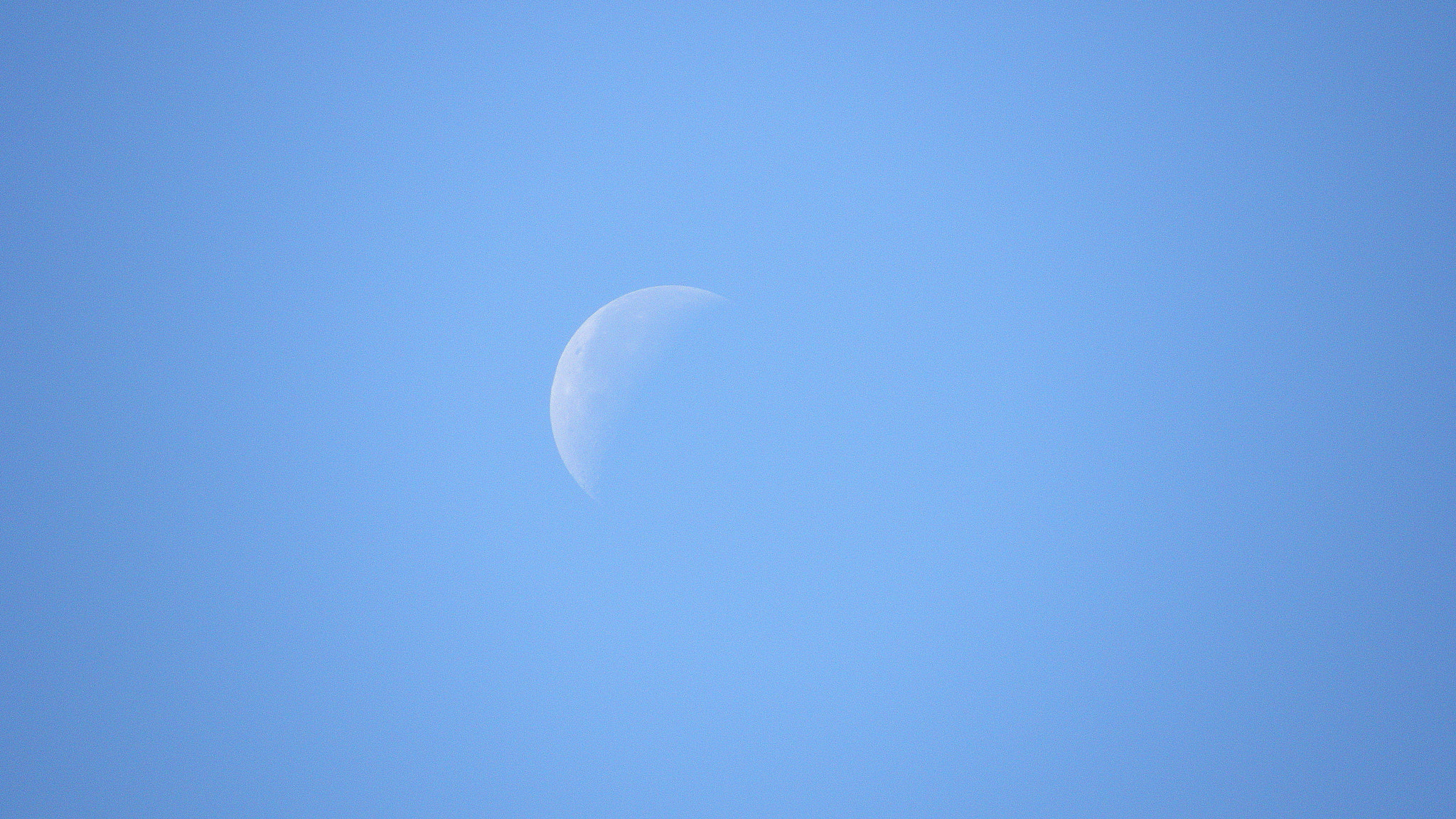 Olympus SP590UZ sample photo. Minimalist moon photography