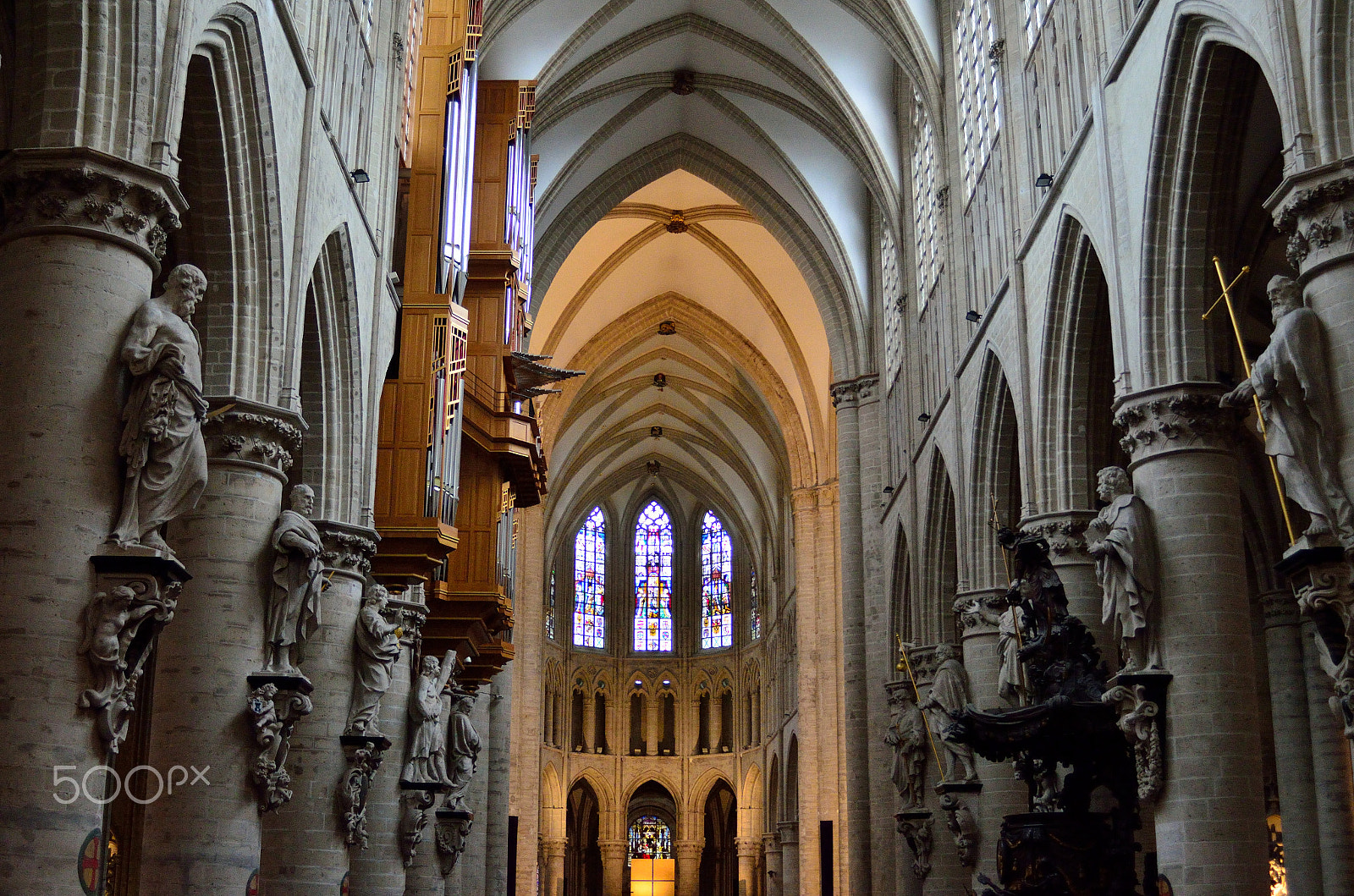 AF Zoom-Nikkor 28-80mm f/3.5-5.6D sample photo. St. michael and st. gudula church photography