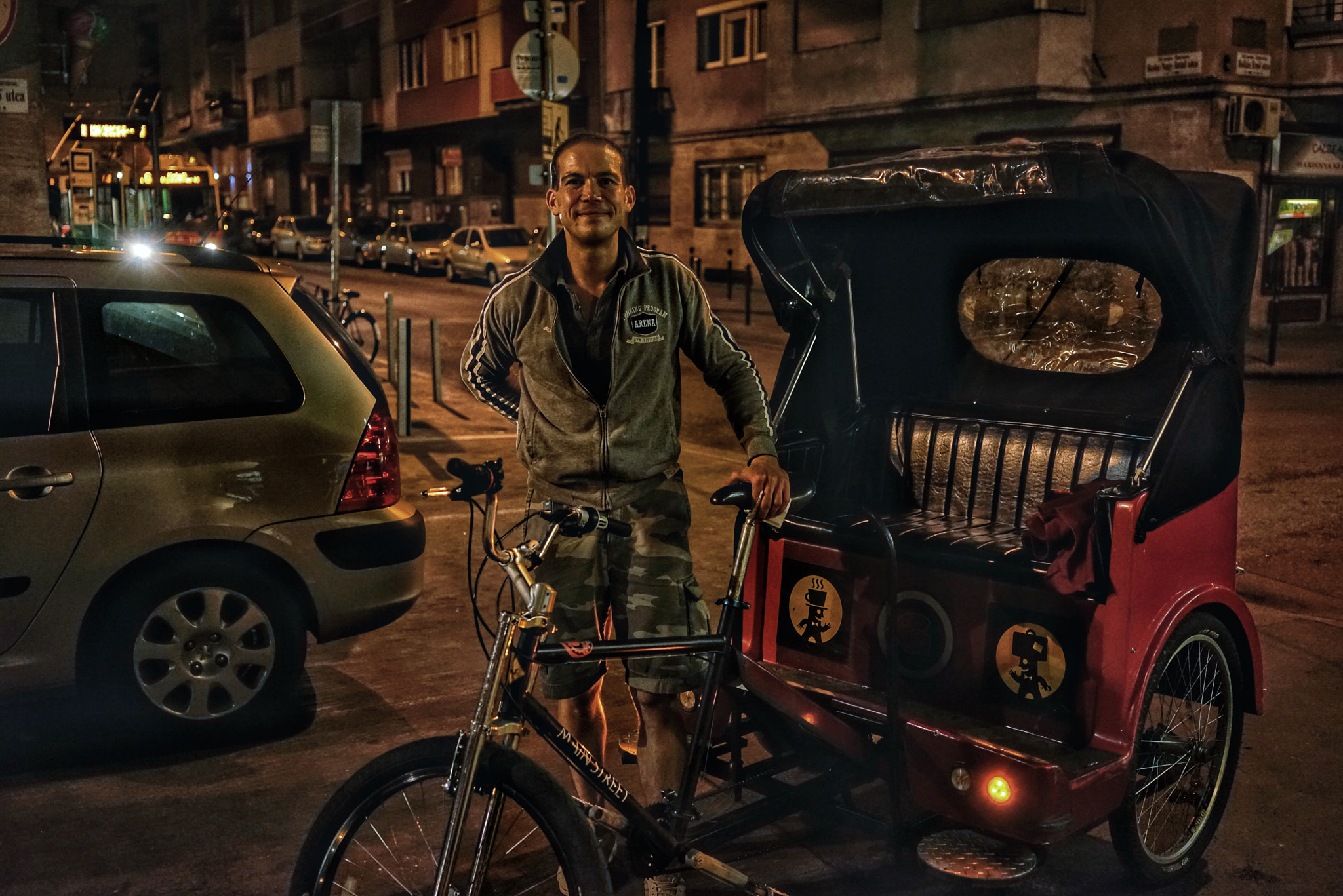 Sony a7R + Sony Sonnar T* FE 35mm F2.8 ZA sample photo. Rickshaw pullers photography