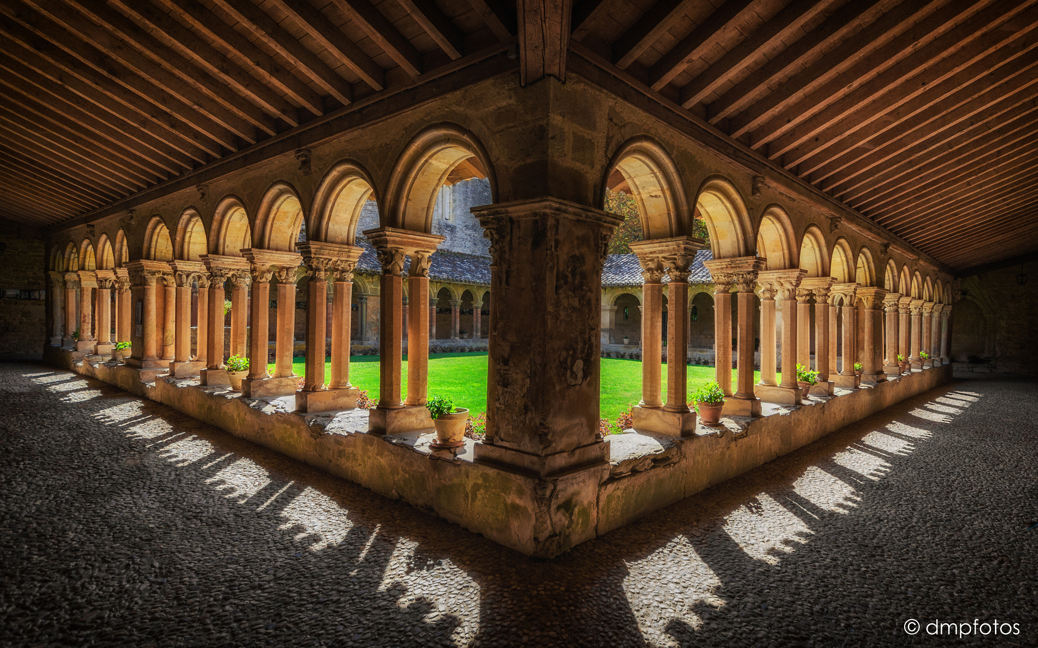 Nikon D5100 + Sigma 10-20mm F3.5 EX DC HSM sample photo. Claustro de la abadía de saint-papoul. photography