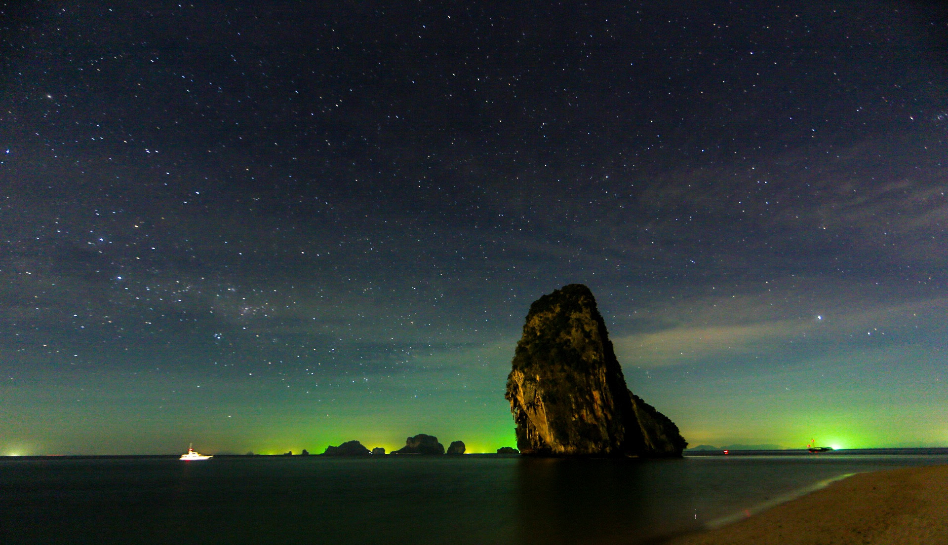 Canon EOS 6D + Canon EF 14mm F2.8L II USM sample photo. Railay - thailand photography