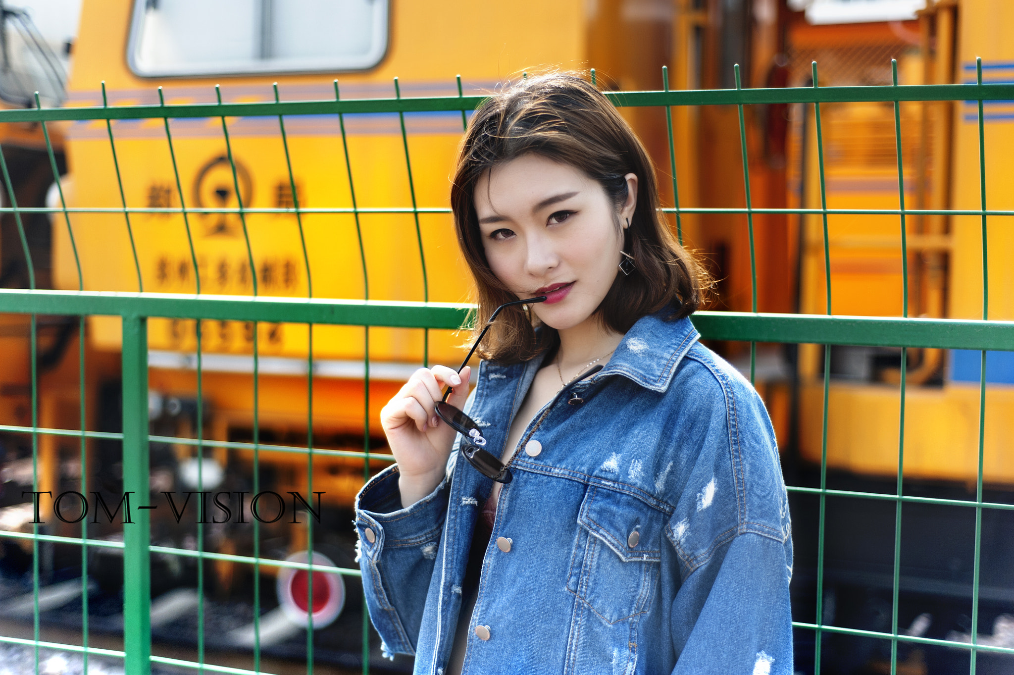 Nikon D700 + Nikon AF Nikkor 50mm F1.8D sample photo. Yellow&blue photography