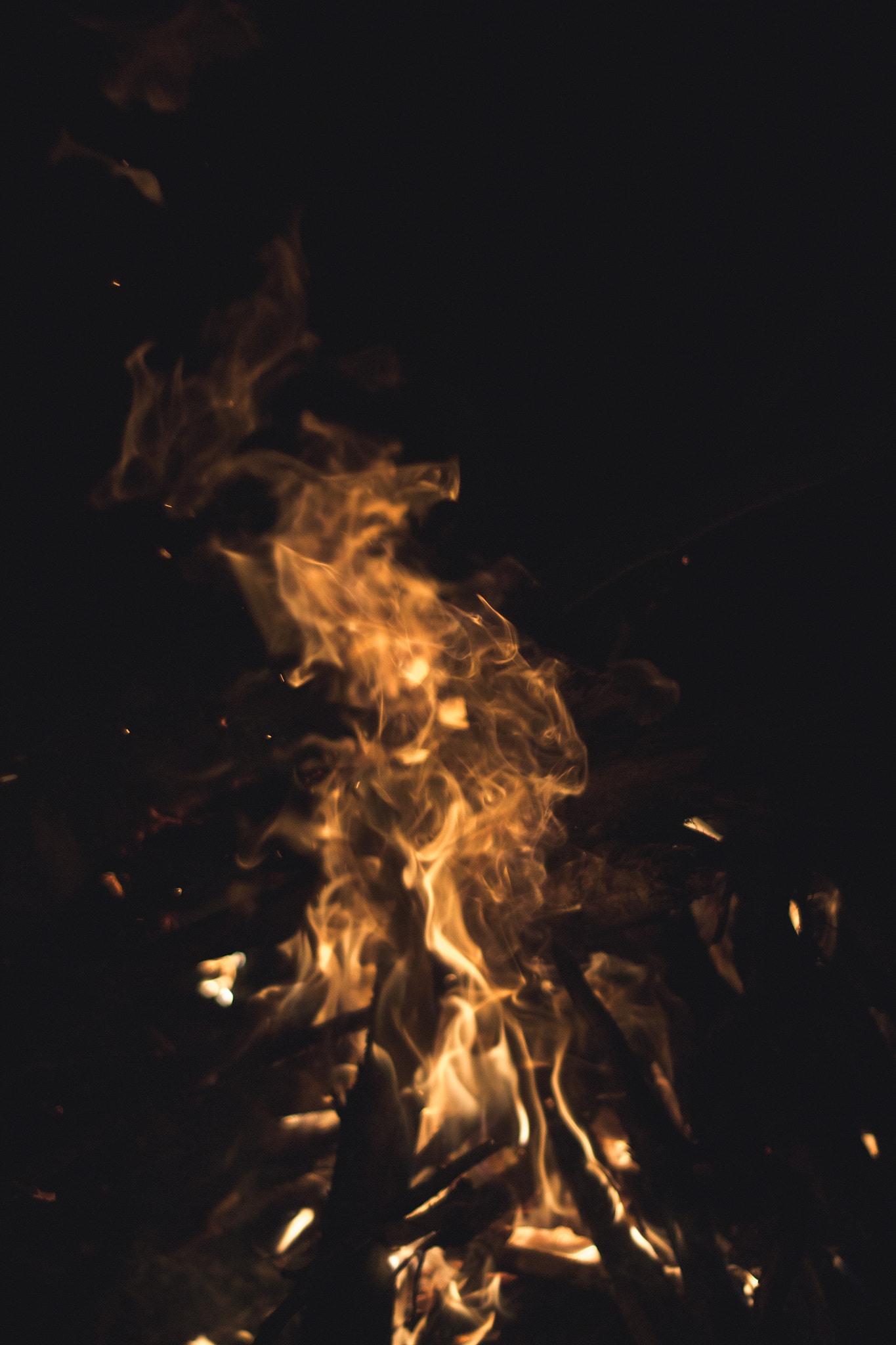 Nikon D3100 + Nikon AF Nikkor 50mm F1.8D sample photo. Faint flame photography