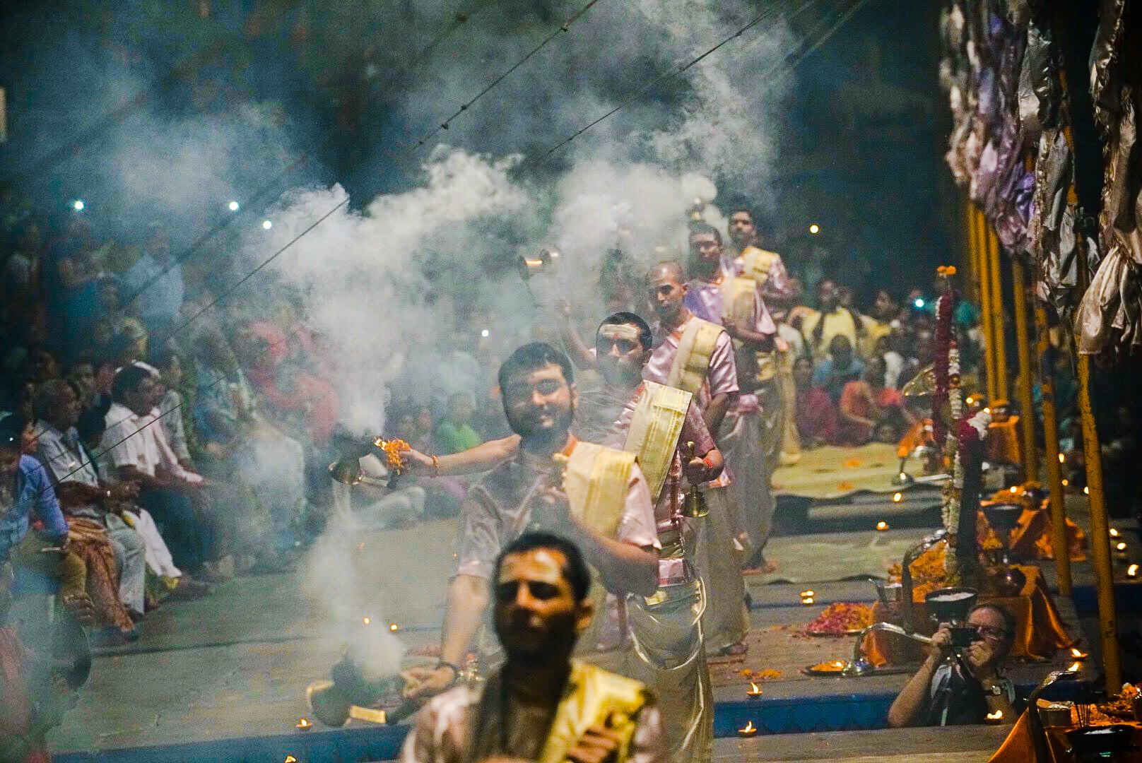 Sony a7R II + Sony FE 70-200mm F4 G OSS sample photo. Varanasi'de ganj'ı kutsadık. photography