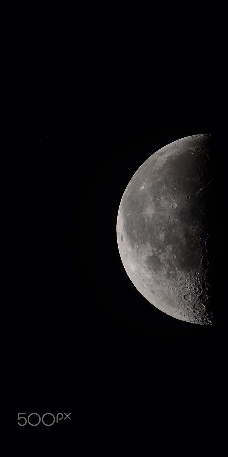 Nikon D5200 + Tamron SP 150-600mm F5-6.3 Di VC USD sample photo. Minimalist moon - lune minimalist photography