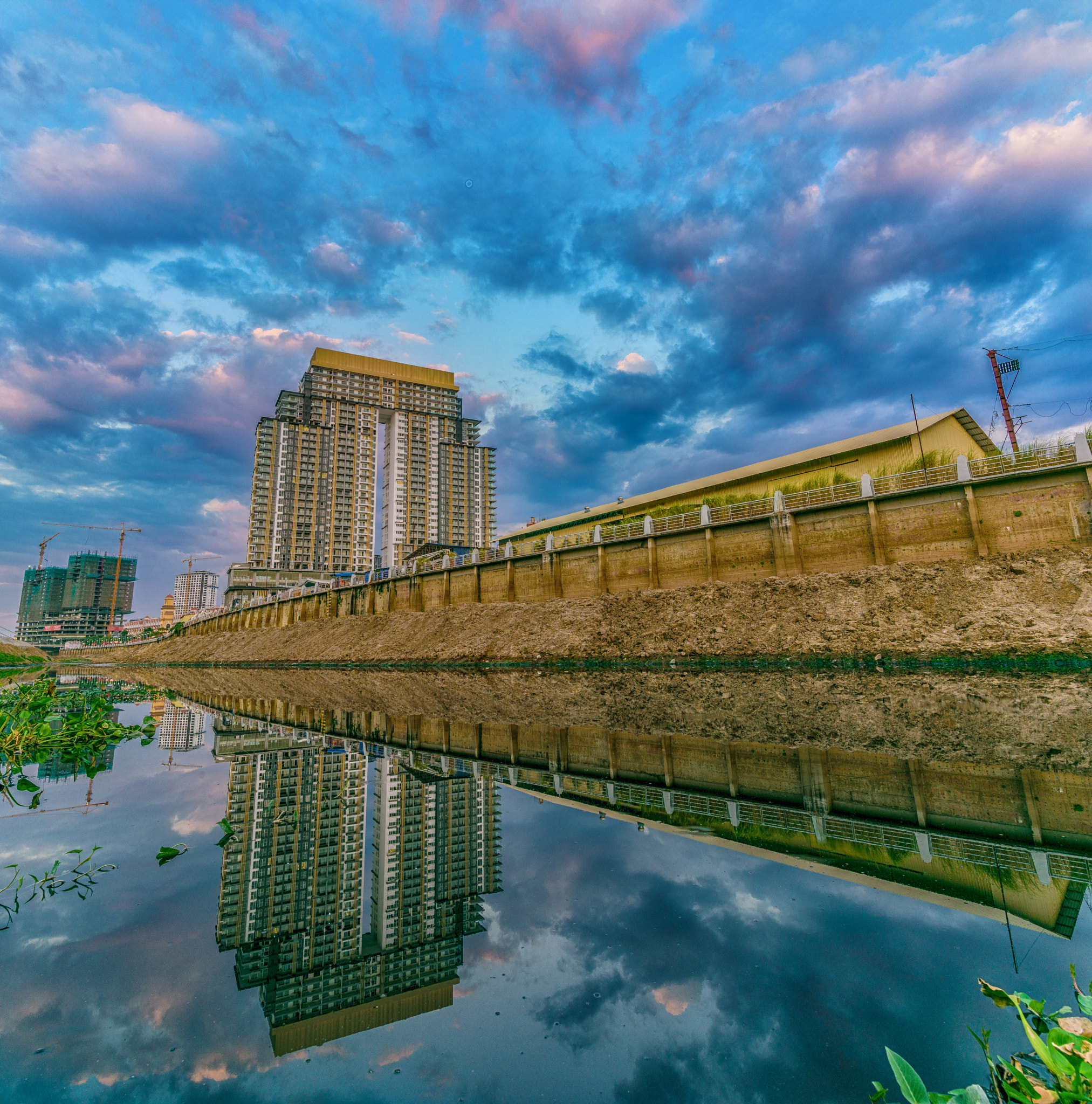 Nikon D810 + Nikon AF-S Nikkor 20mm F1.8G ED sample photo. Dramatic sunset in phnomphenh photography