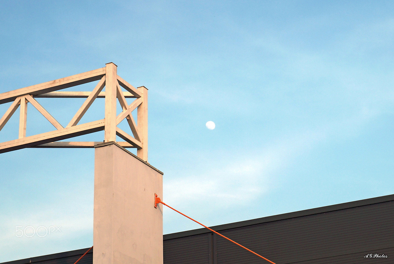 Sony E 18-55mm F3.5-5.6 OSS sample photo. Moon and steel photography