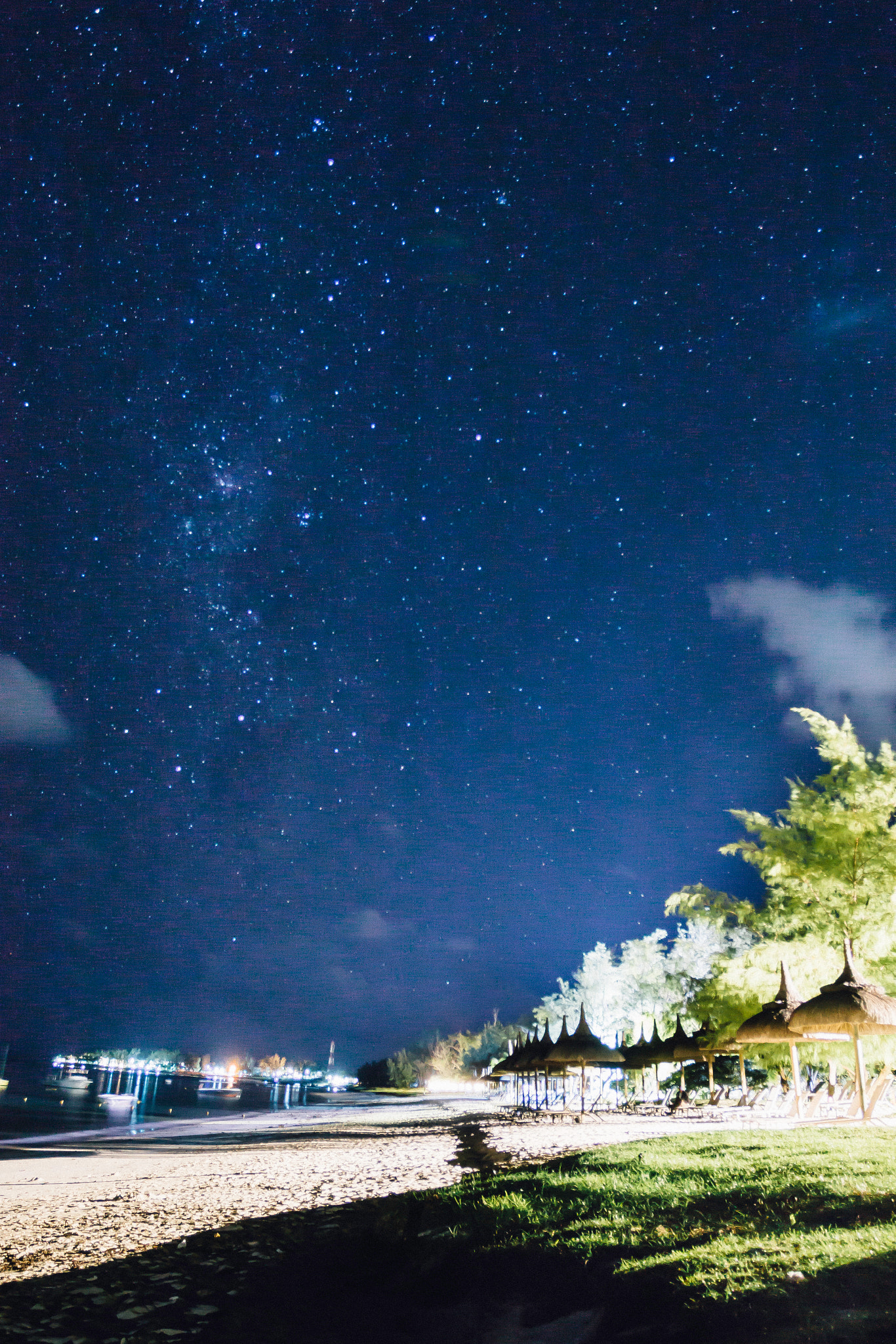 Canon EOS 70D + Canon EF 17-40mm F4L USM sample photo. Night at the beach photography