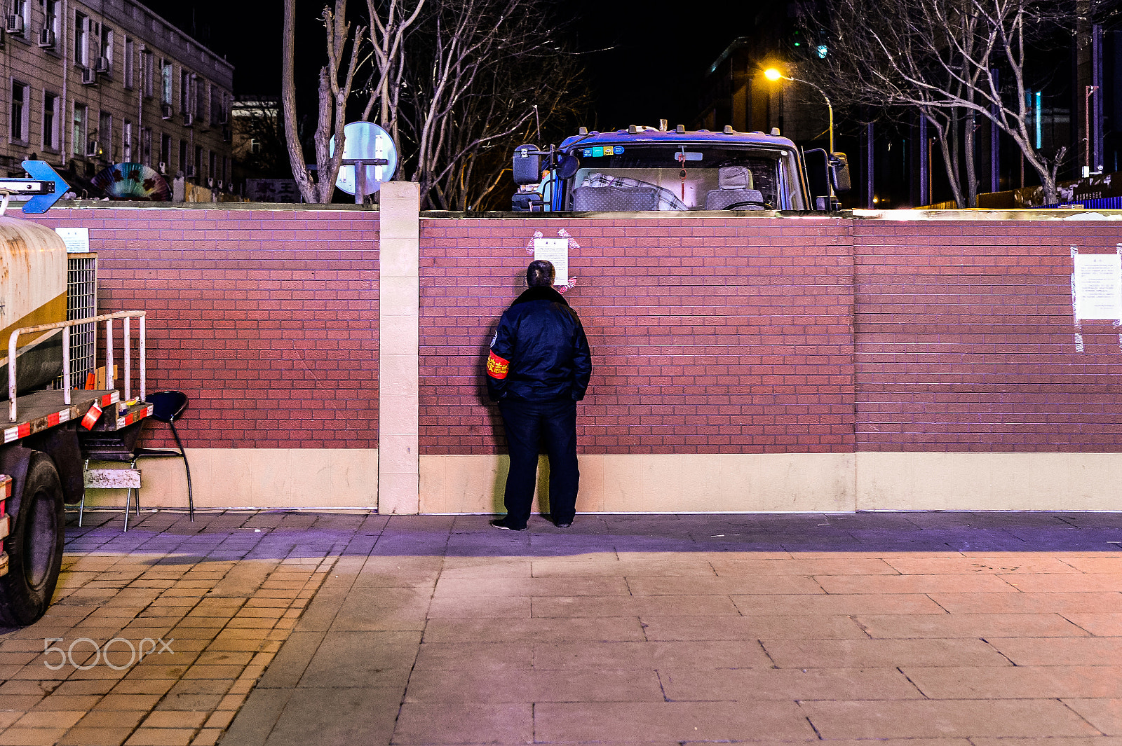 Nikon Df + Sigma 50mm F1.4 DG HSM Art sample photo. Roadside security workers are looking at the notic photography