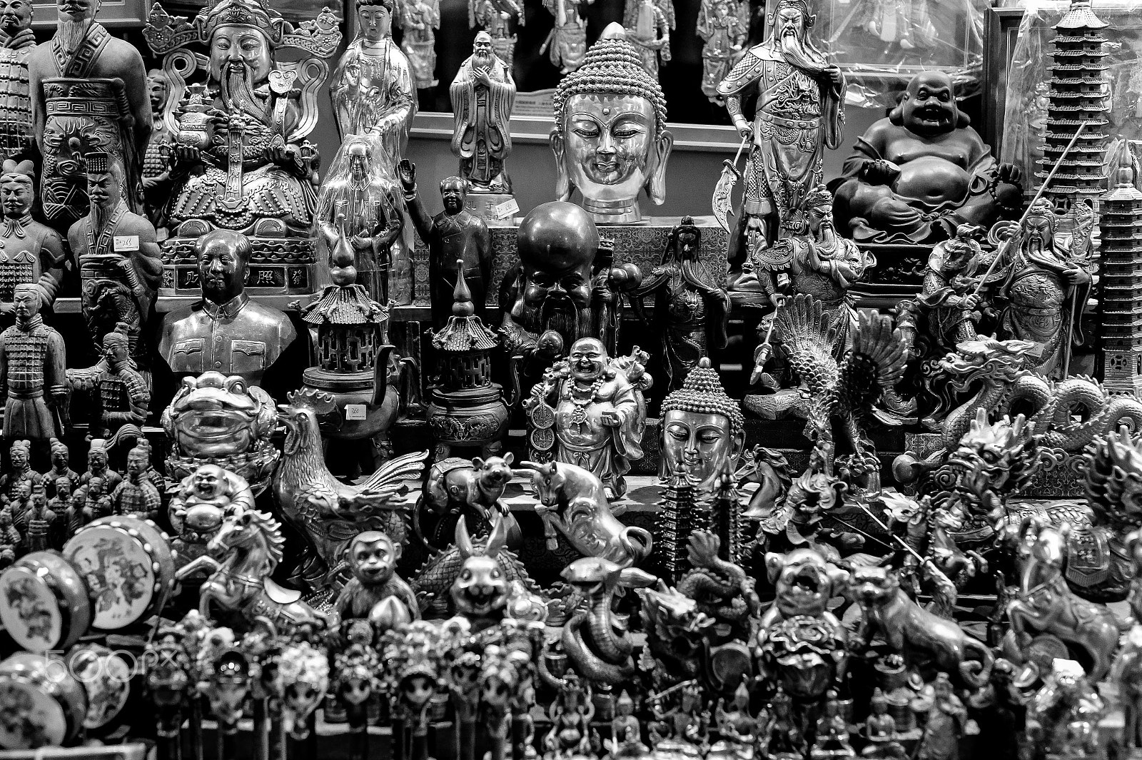 Nikon Df + Sigma 50mm F1.4 DG HSM Art sample photo. A stall filled with statues photography