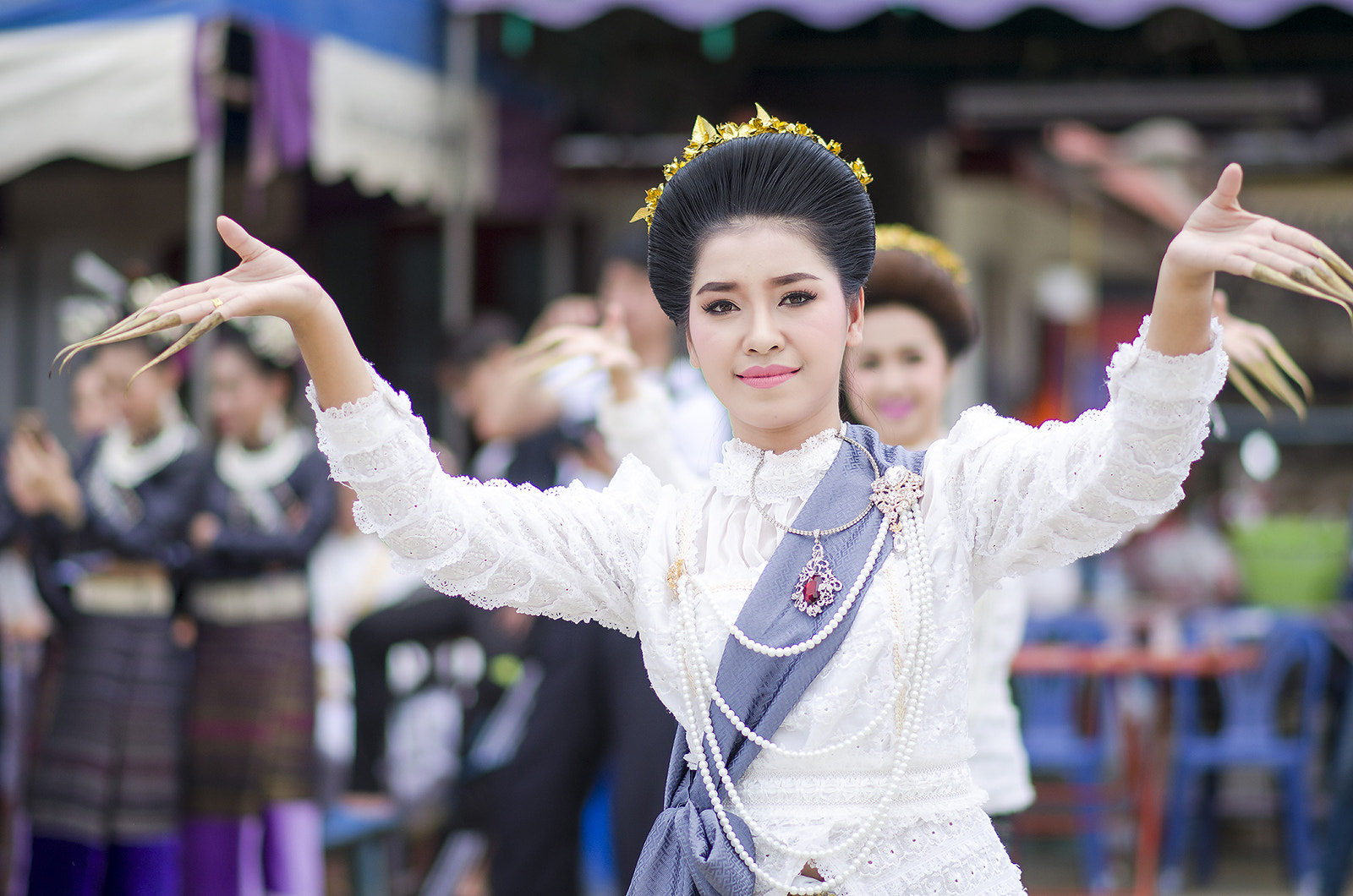 Nikon D5100 + Nikon AF-S Nikkor 85mm F1.8G sample photo. Thai cultural dance, chiang mai photography