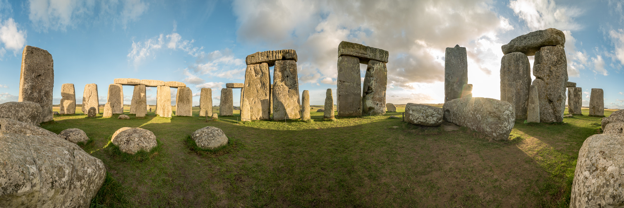 Samyang 14mm F2.8 ED AS IF UMC sample photo. Inside the stones at stonehenge photography