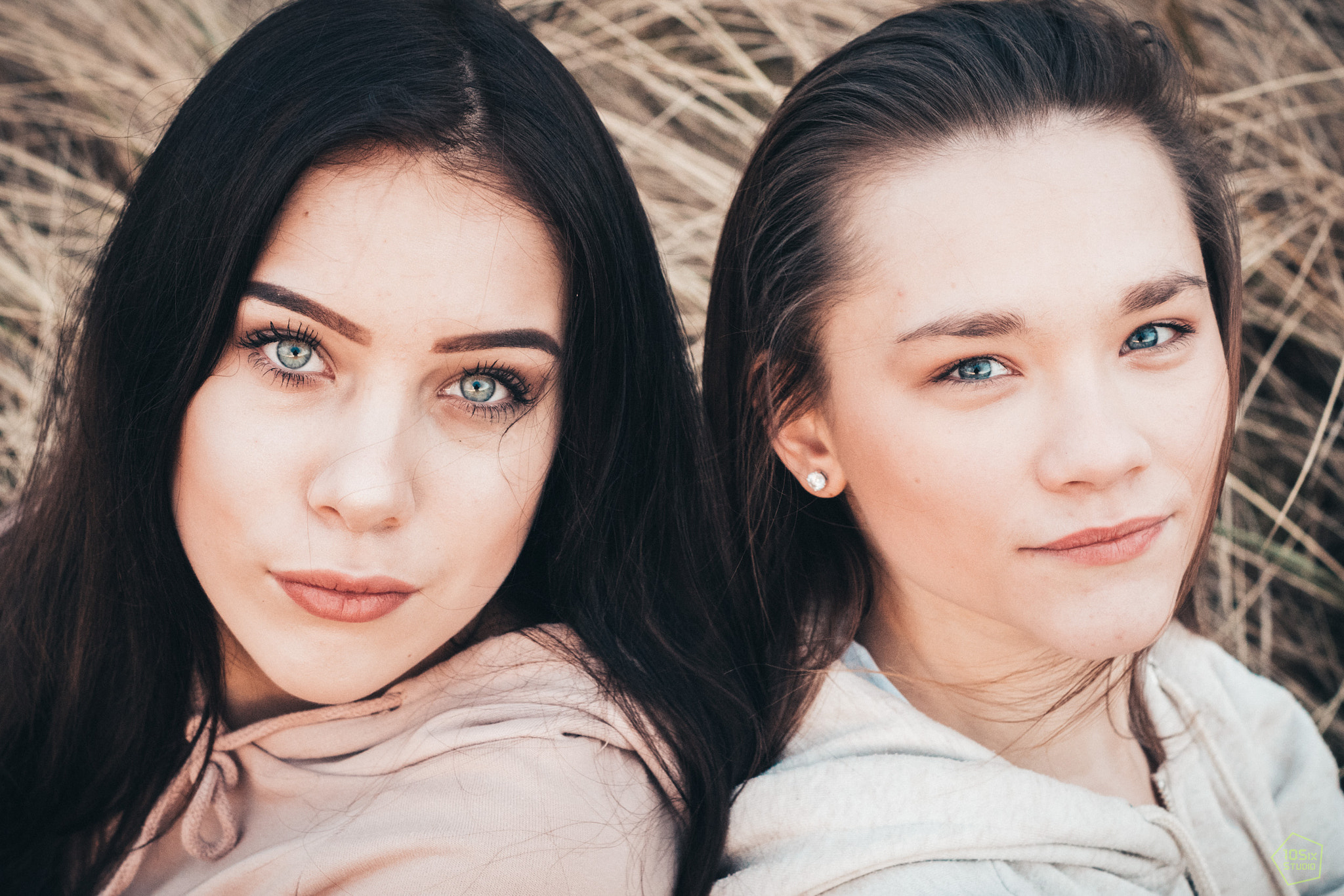Sony ILCA-77M2 + Minolta AF 50mm F1.7 sample photo. Sisters love photography