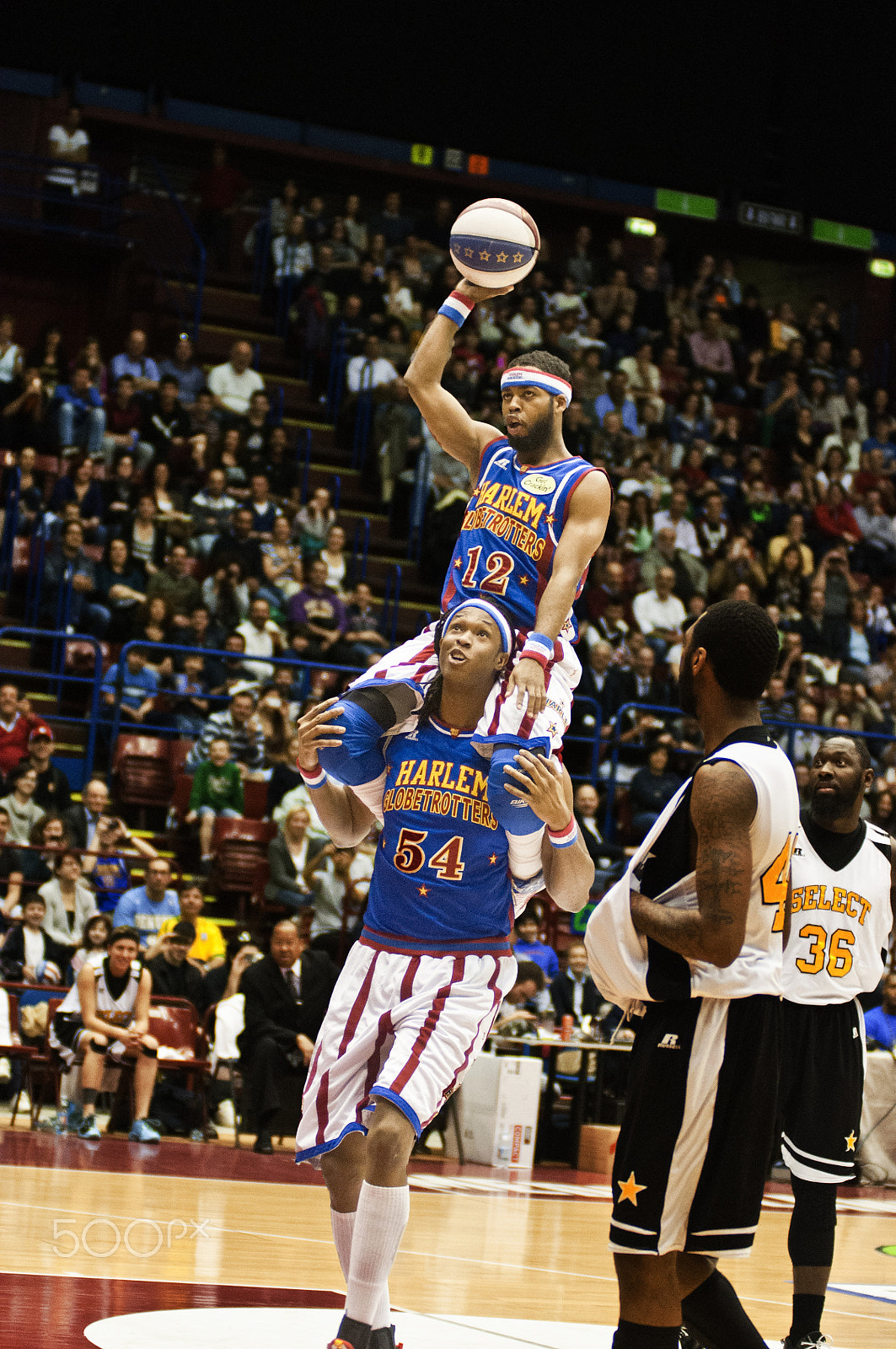 Sigma 70-200mm F2.8 EX DG OS HSM sample photo. Harlem globetrotter photography