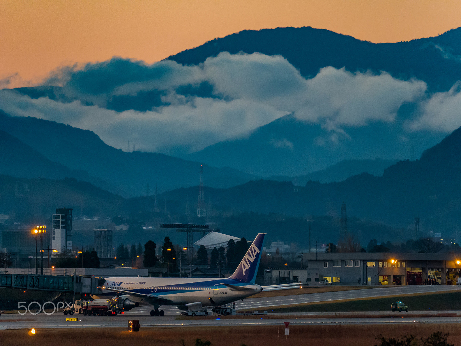 Panasonic Lumix DMC-G7 + LEICA DG 100-400/F4.0-6.3 sample photo. Morning view at toy photography