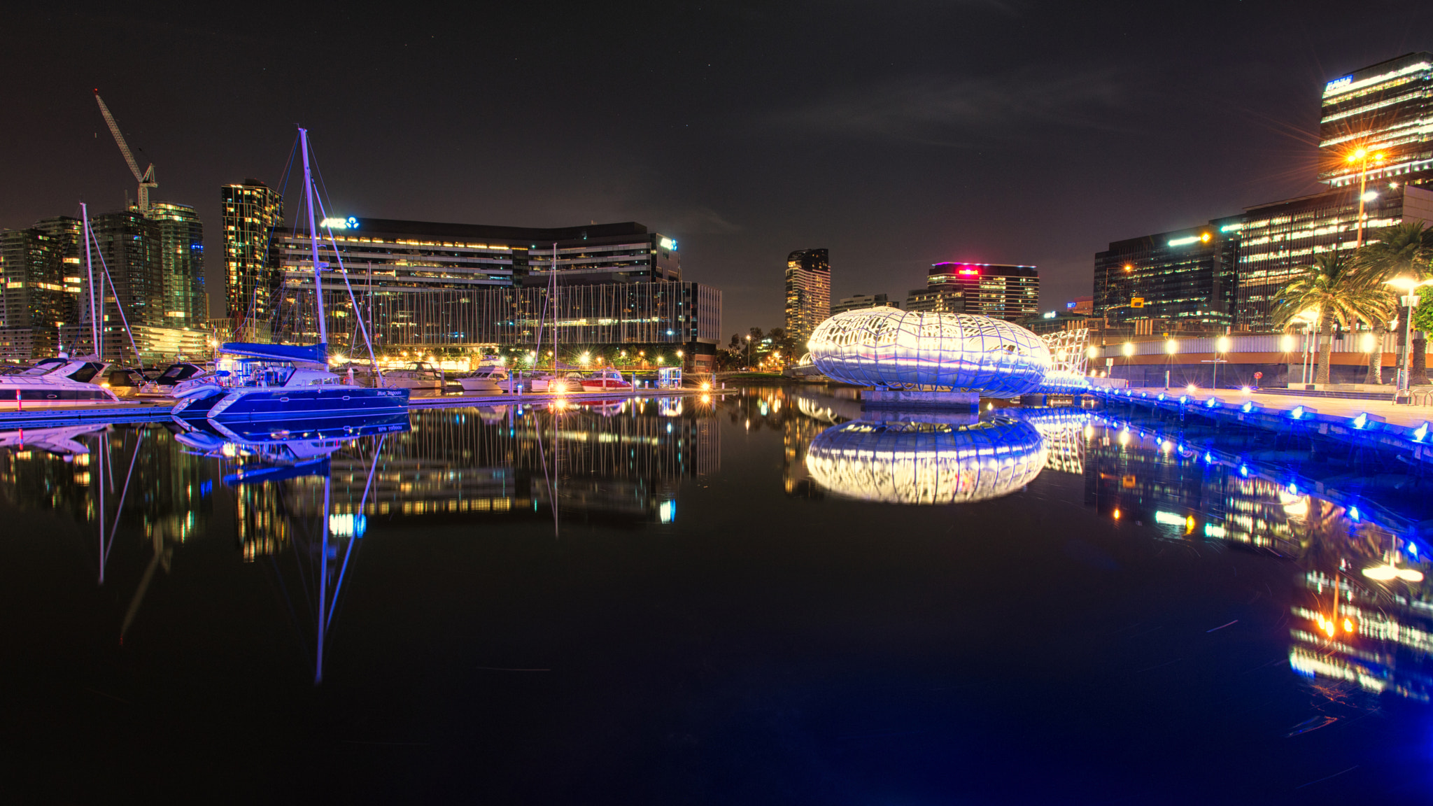 Nikon AF-S Nikkor 17-35mm F2.8D ED-IF sample photo. All calm at docklands photography